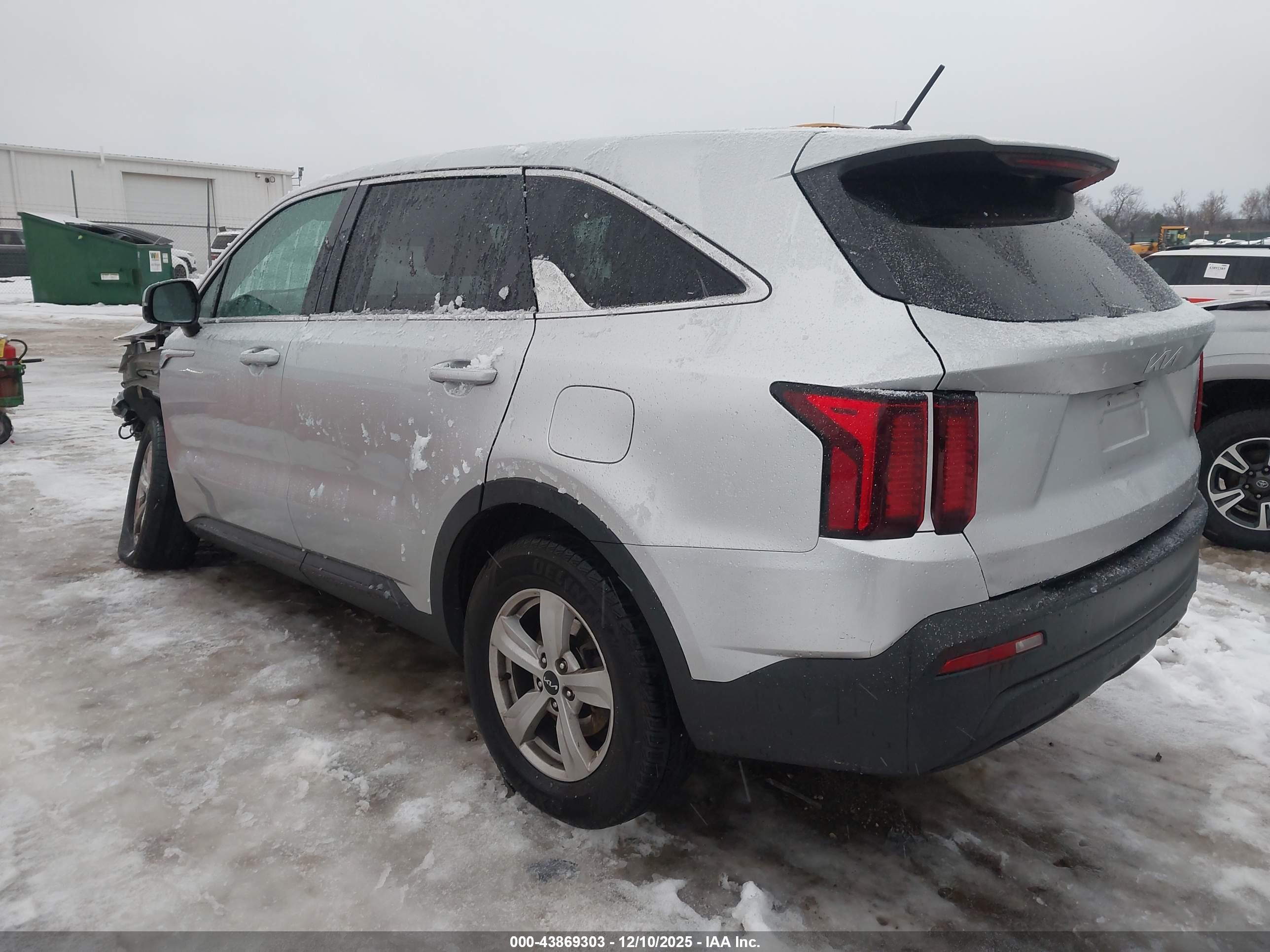 KIA SORENTO image 3
