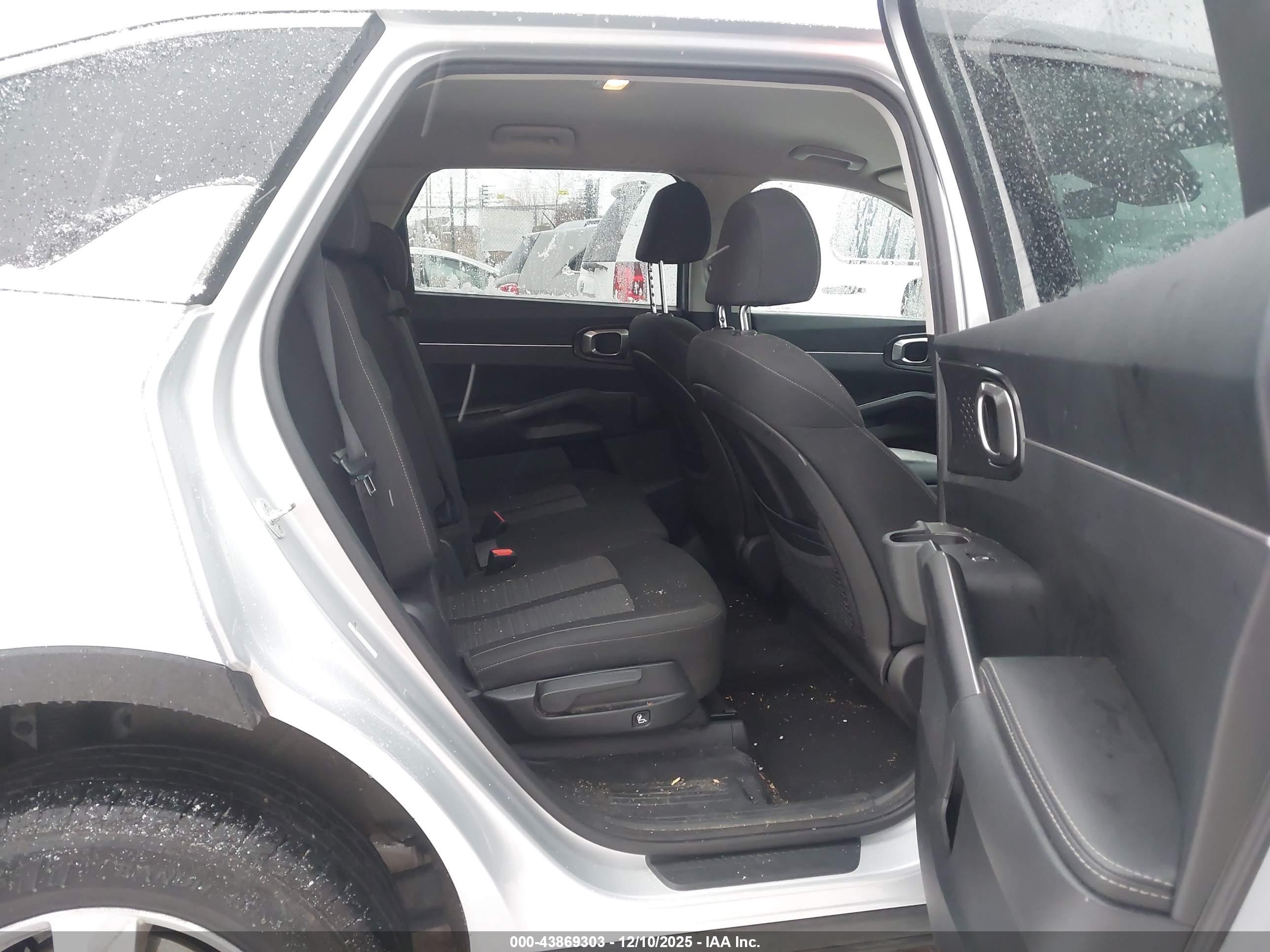 KIA SORENTO image 8