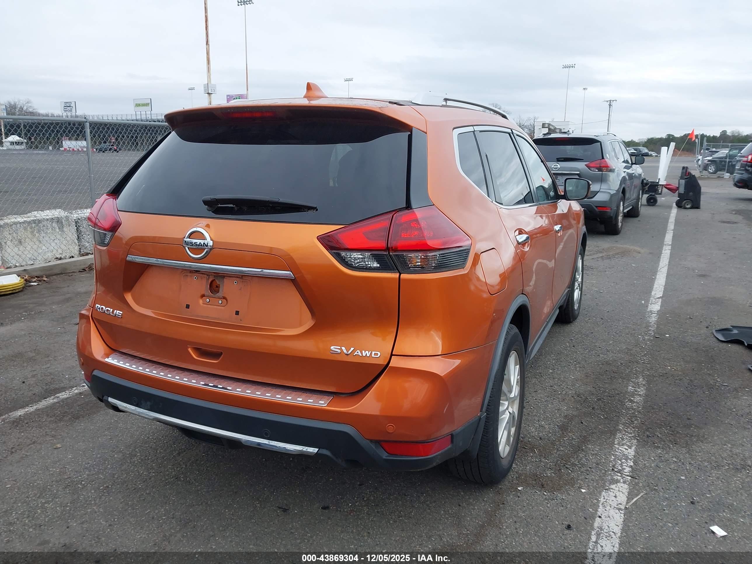 NISSAN ROGUE image 4