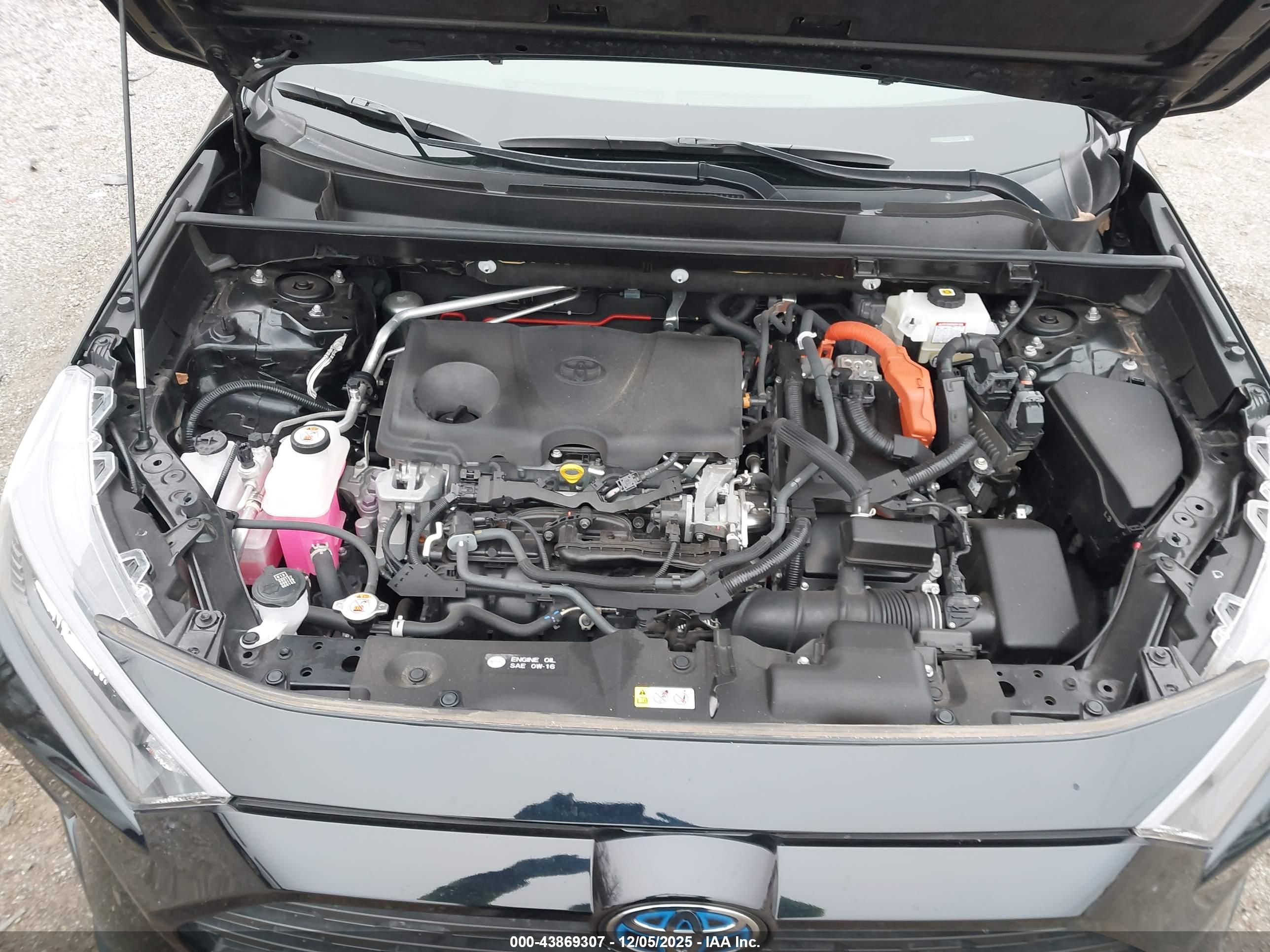 TOYOTA RAV4 image 10