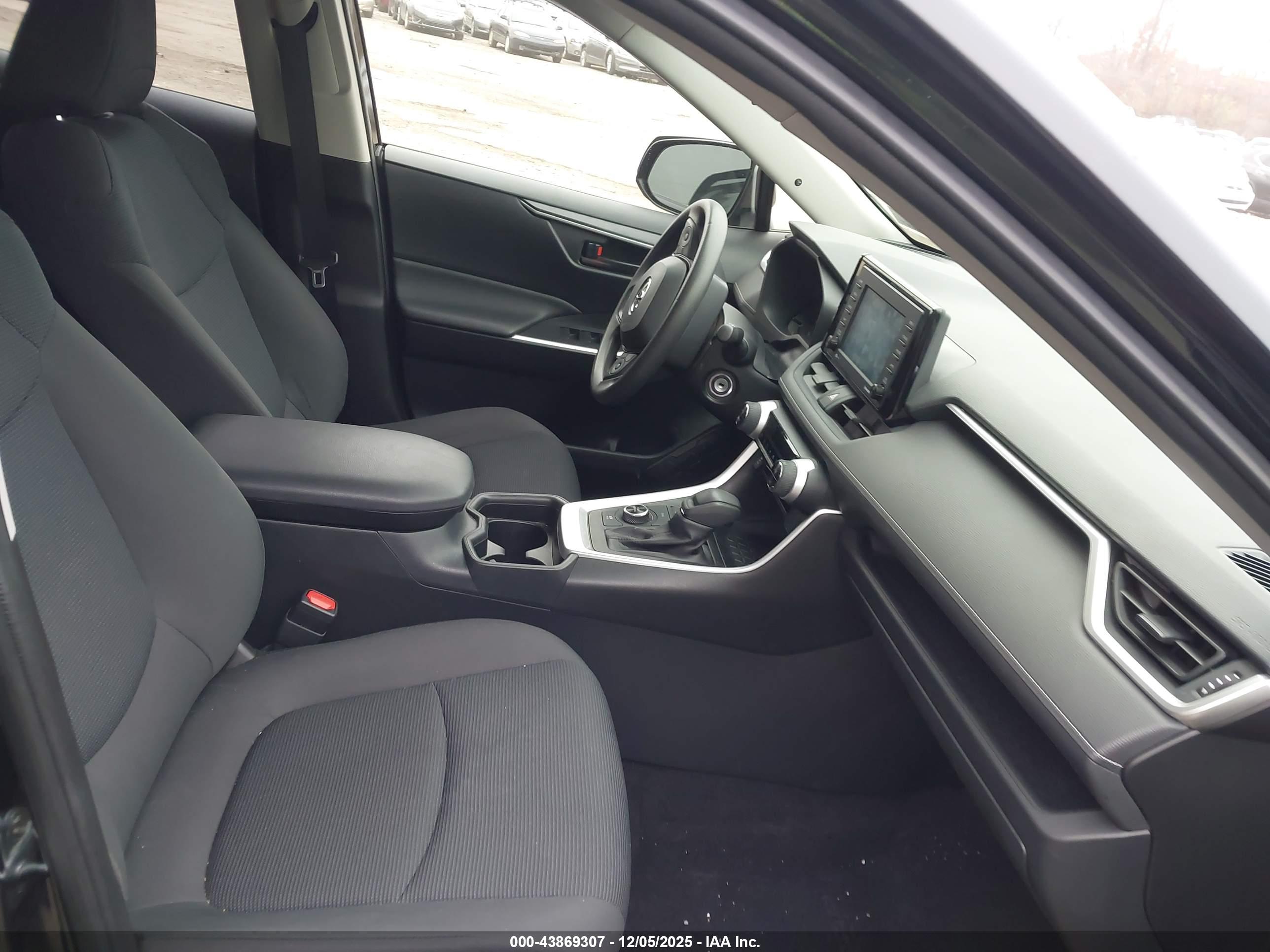 TOYOTA RAV4 image 5