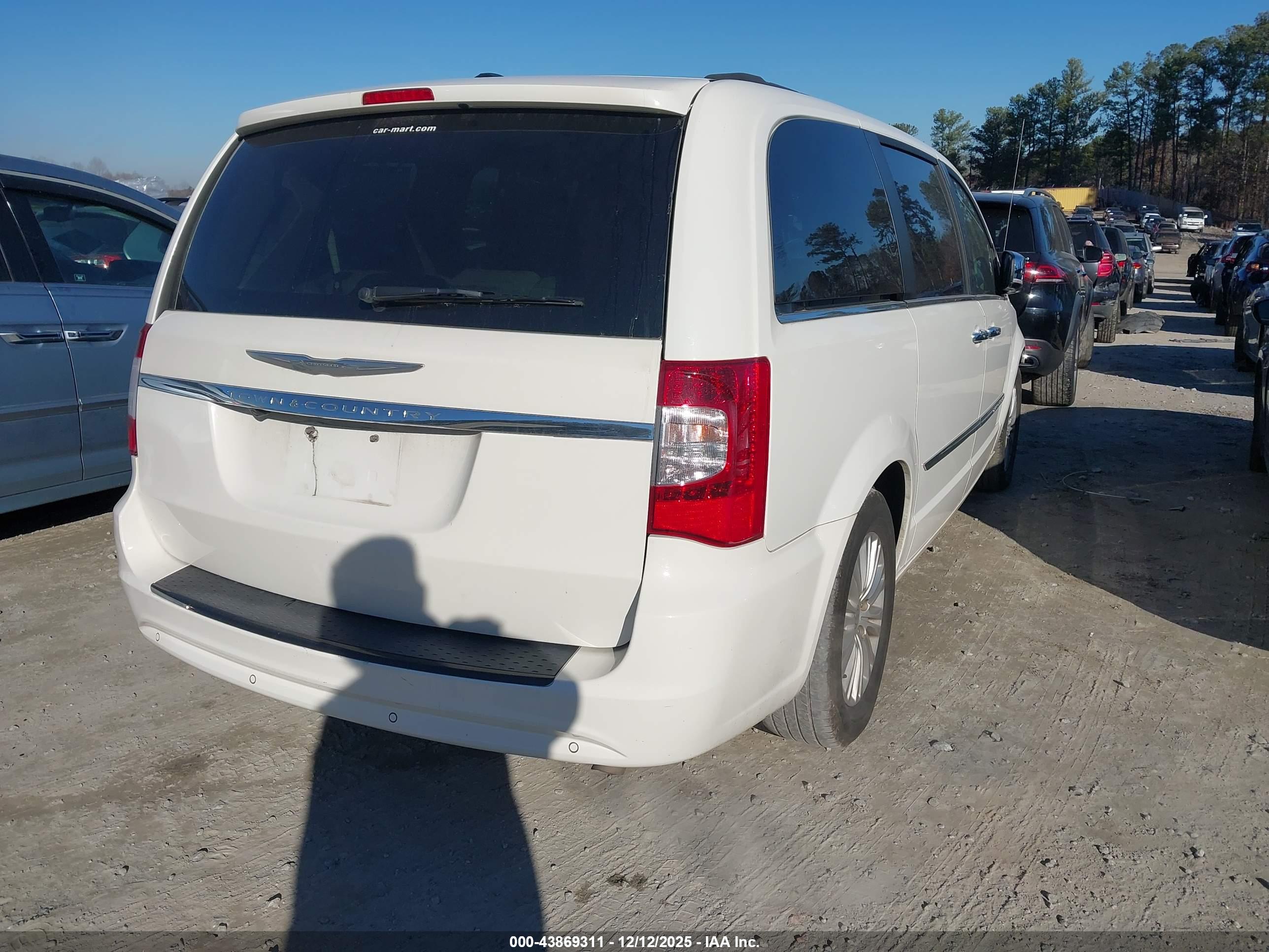 CHRYSLER TOWN image 4