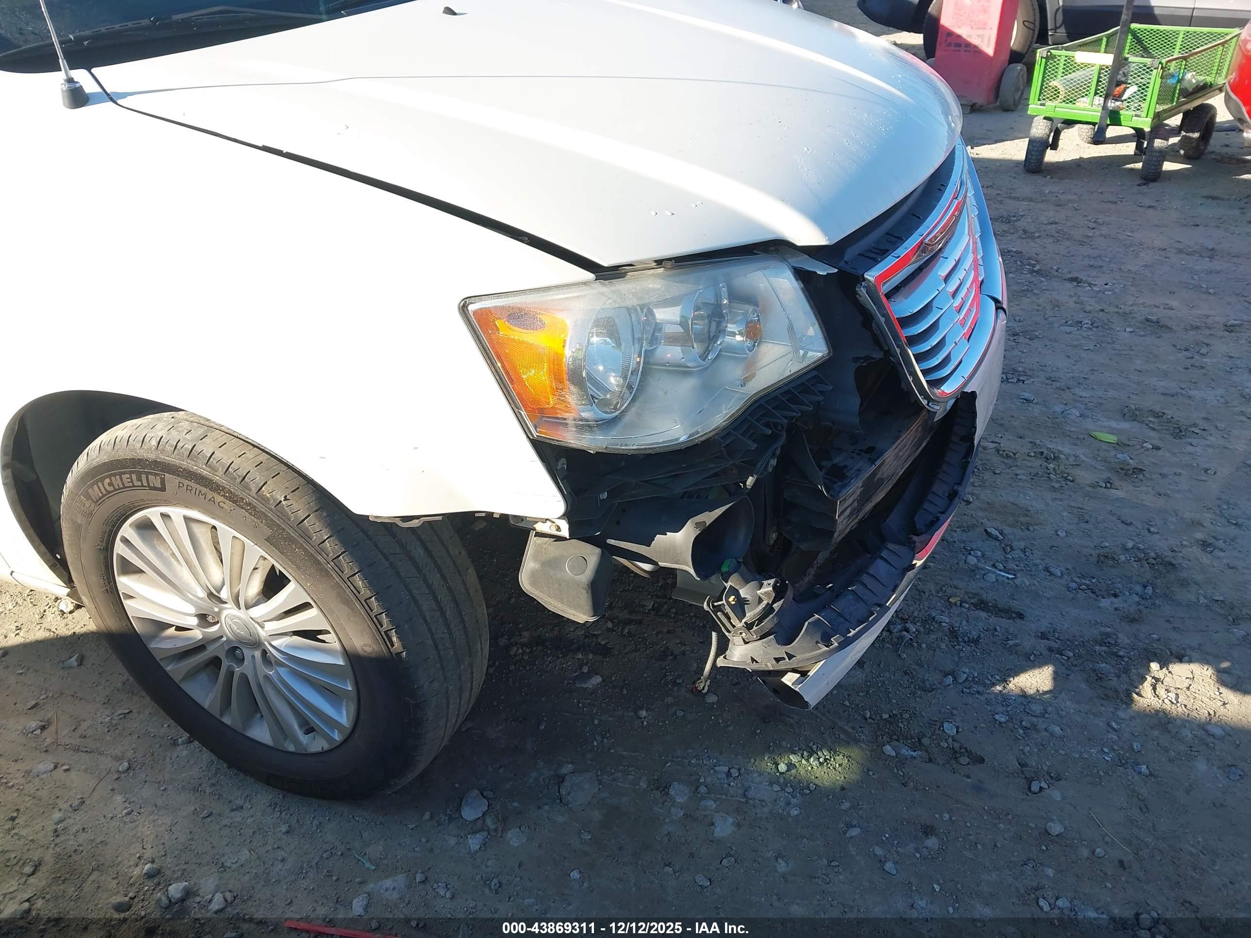 CHRYSLER TOWN image 6