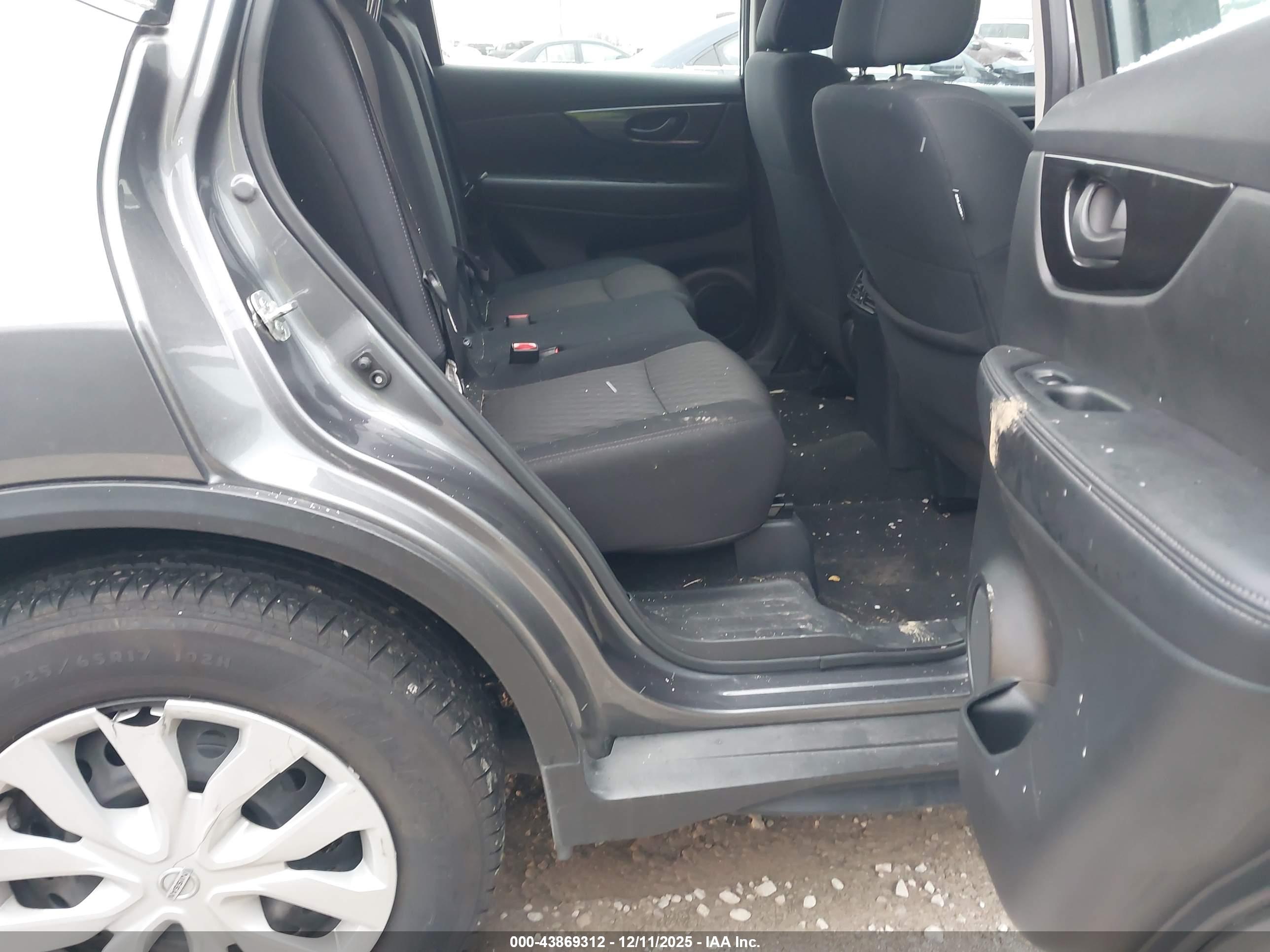 NISSAN ROGUE image 8