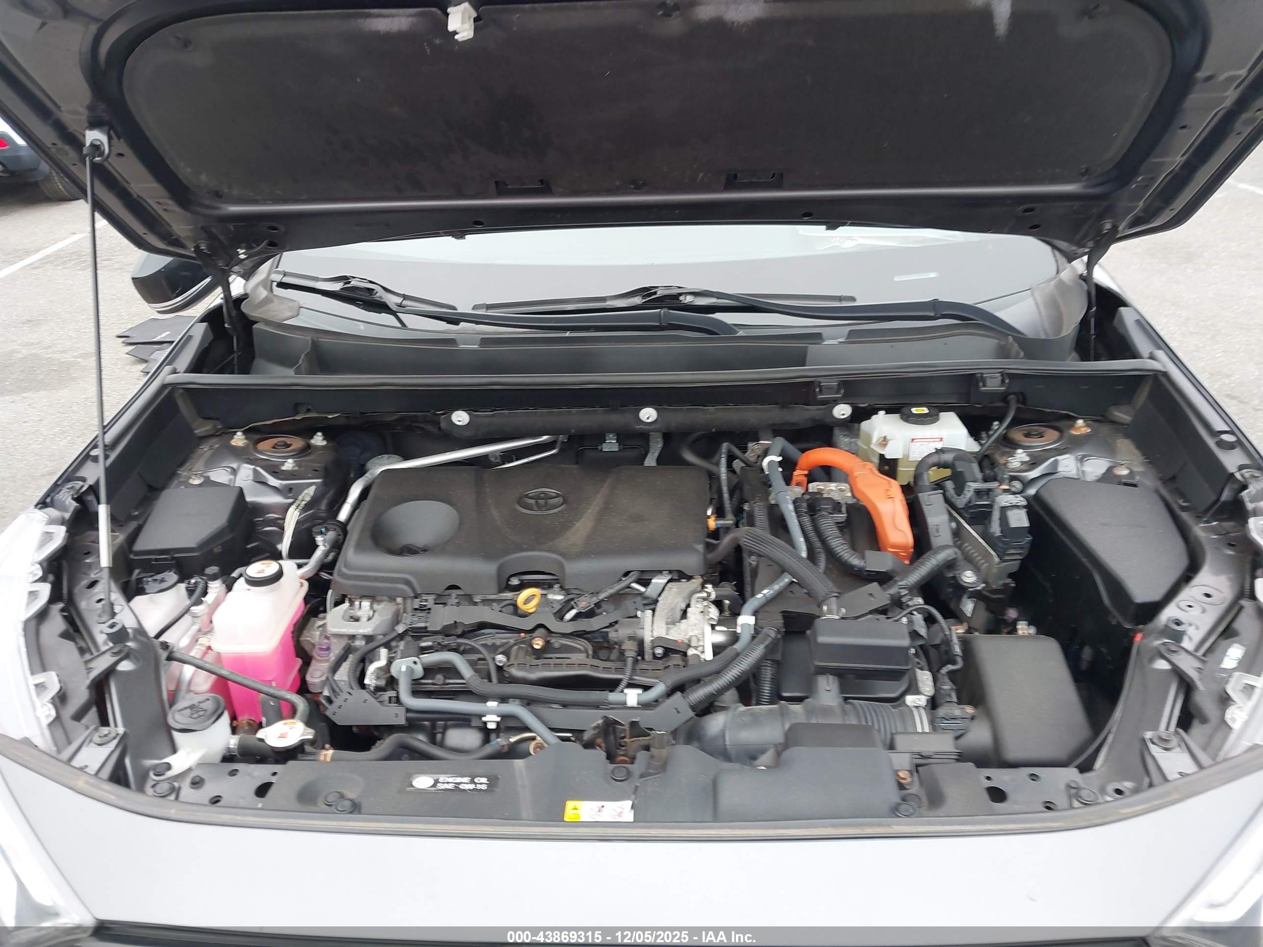 TOYOTA RAV4 image 10