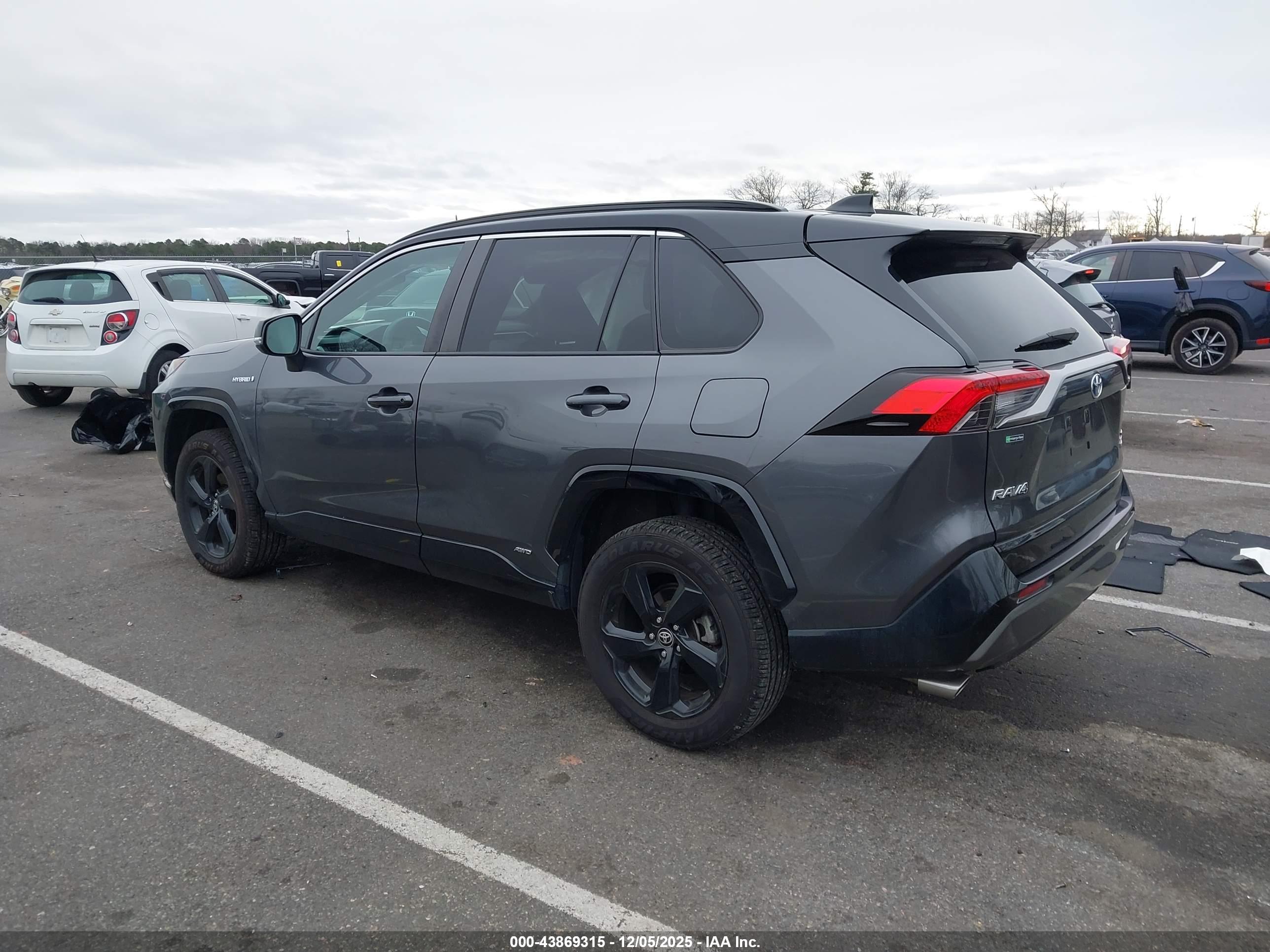 TOYOTA RAV4 image 3