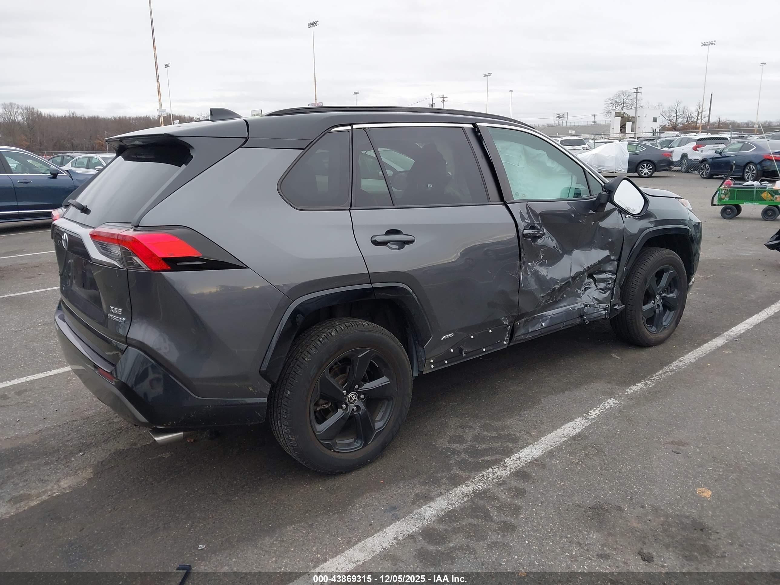 TOYOTA RAV4 image 4