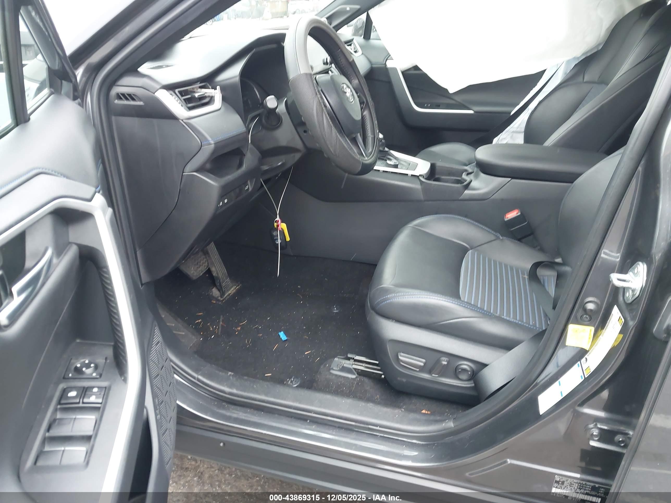 TOYOTA RAV4 image 5