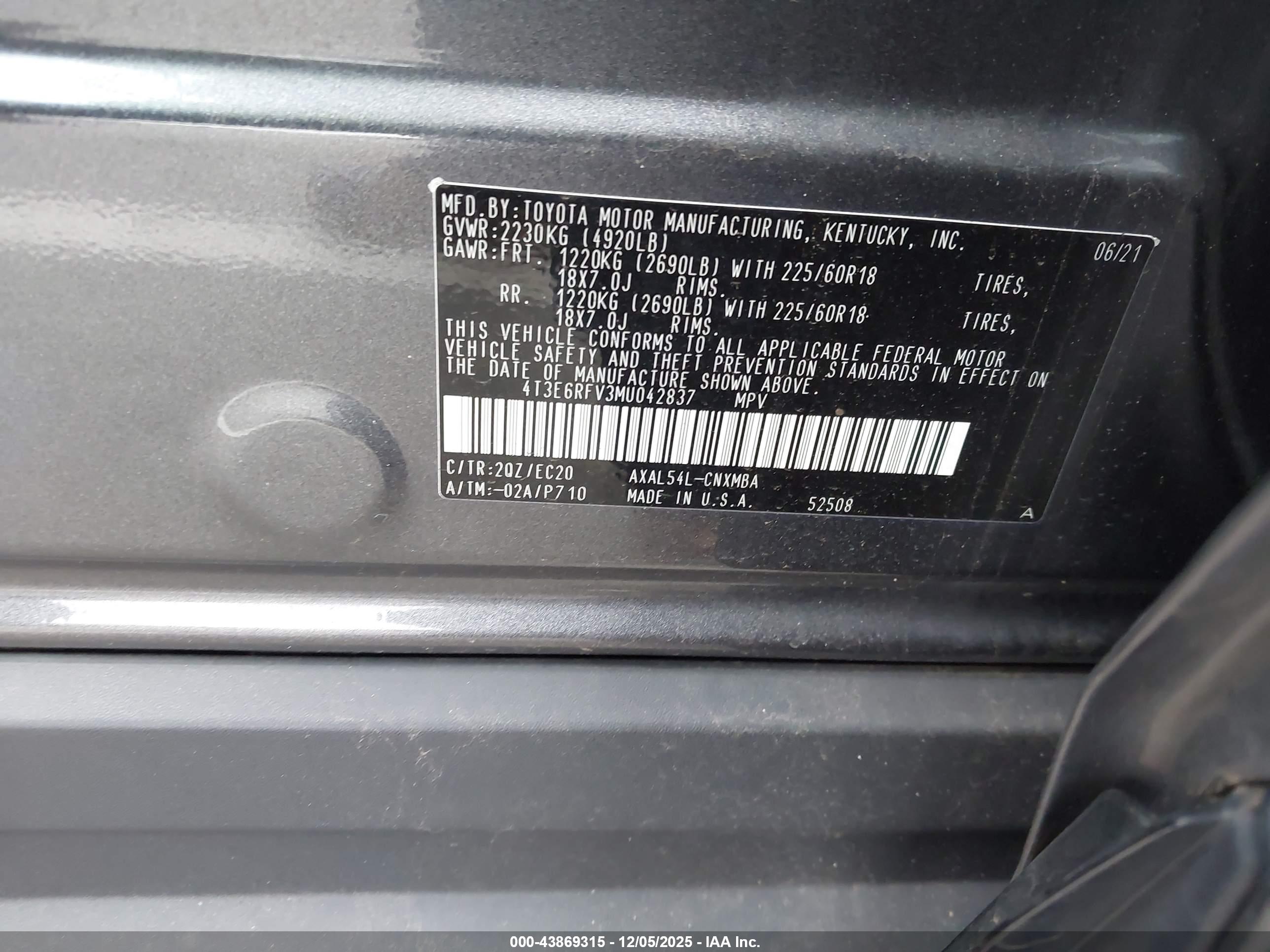 TOYOTA RAV4 image 9
