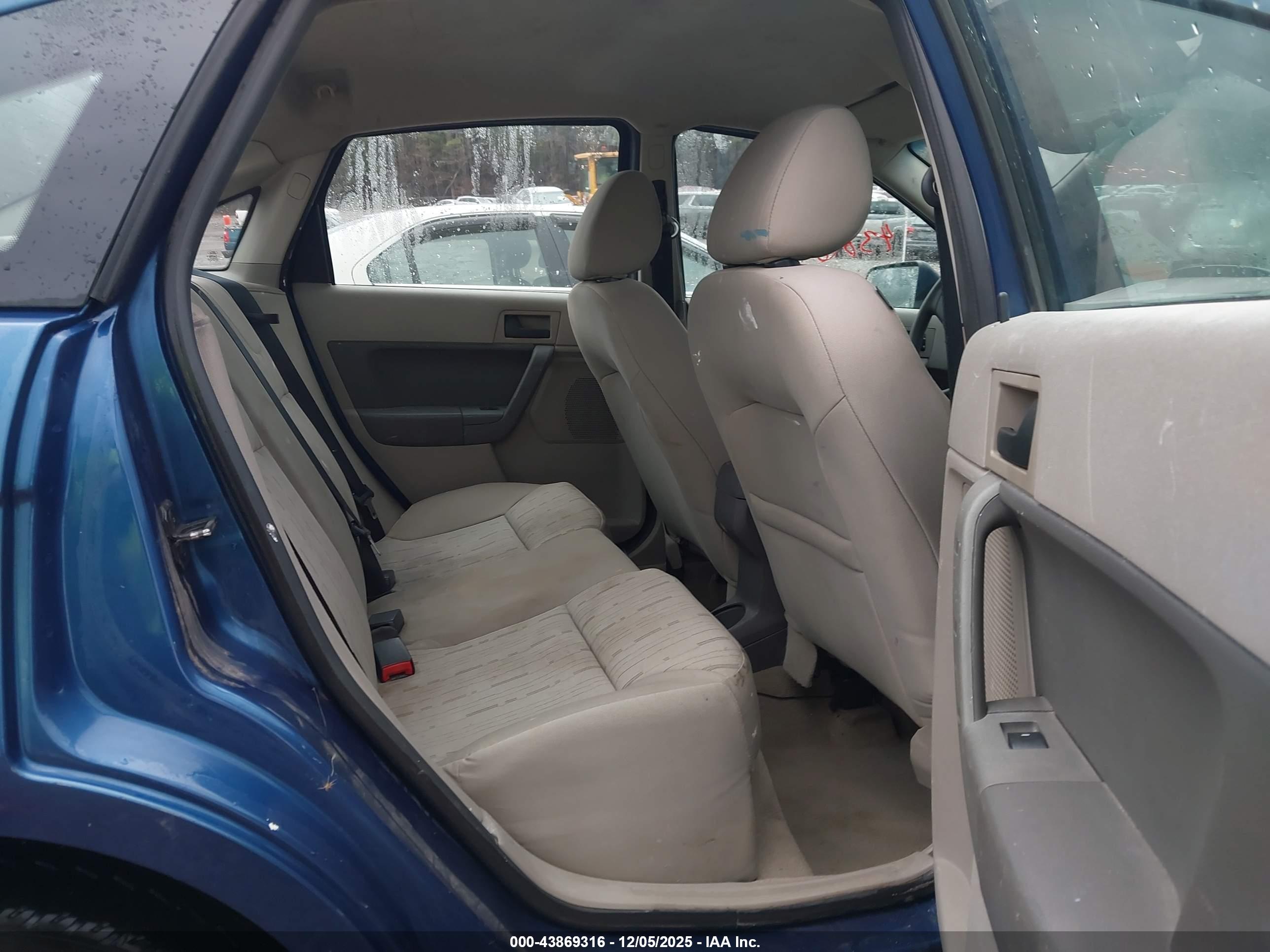 FORD FOCUS image 8