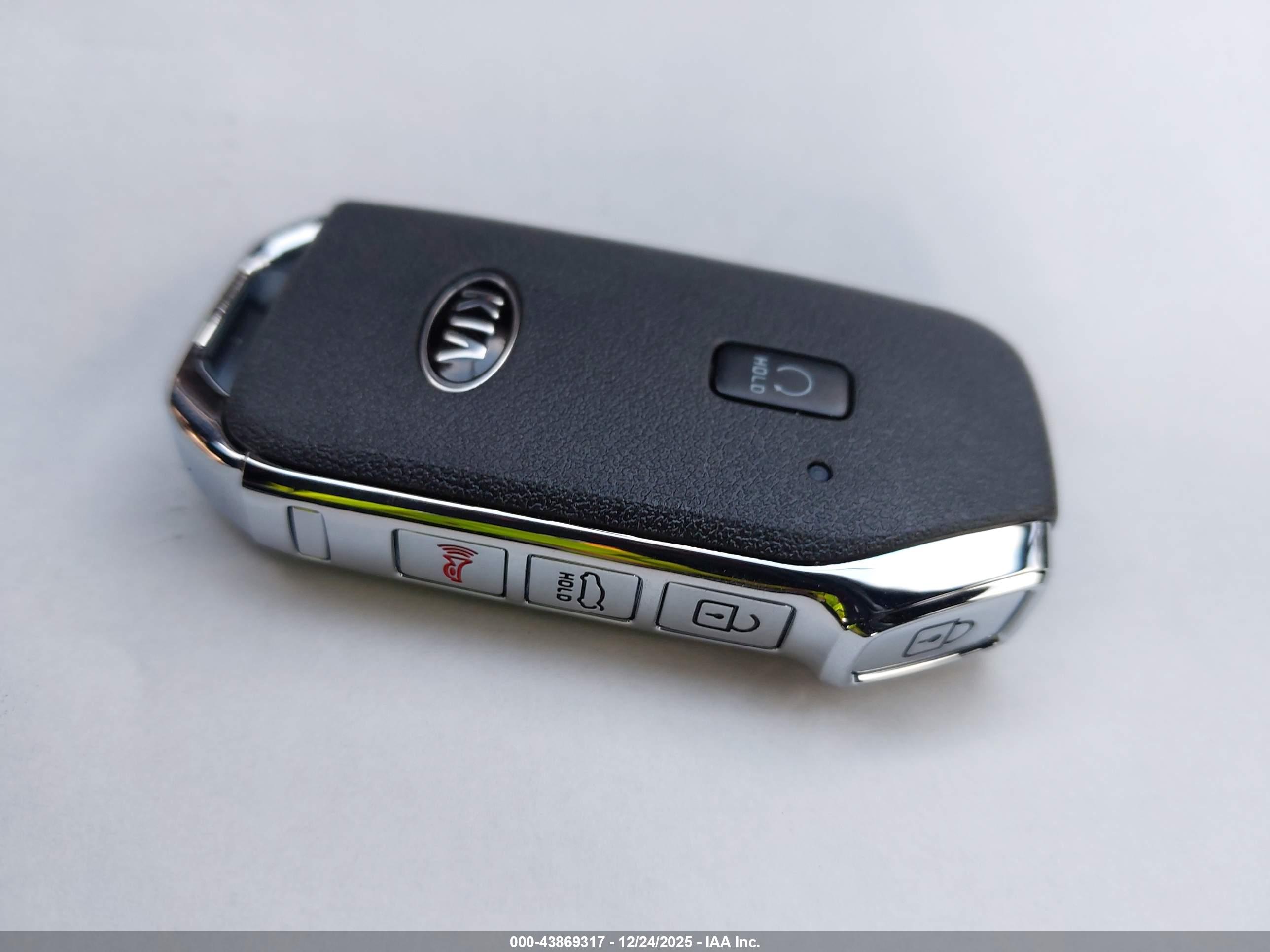 KIA K5 image 11
