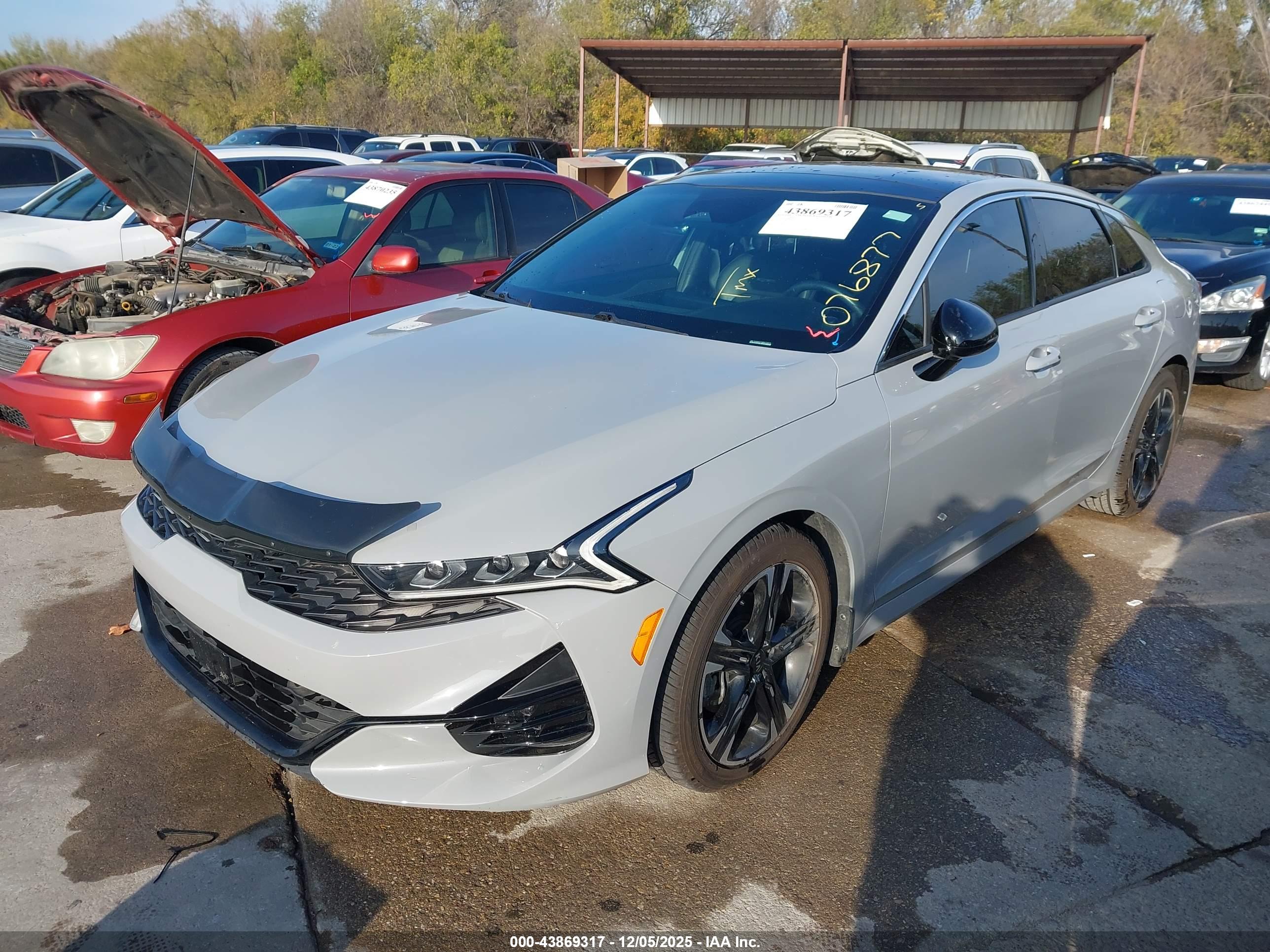 KIA K5 image 2