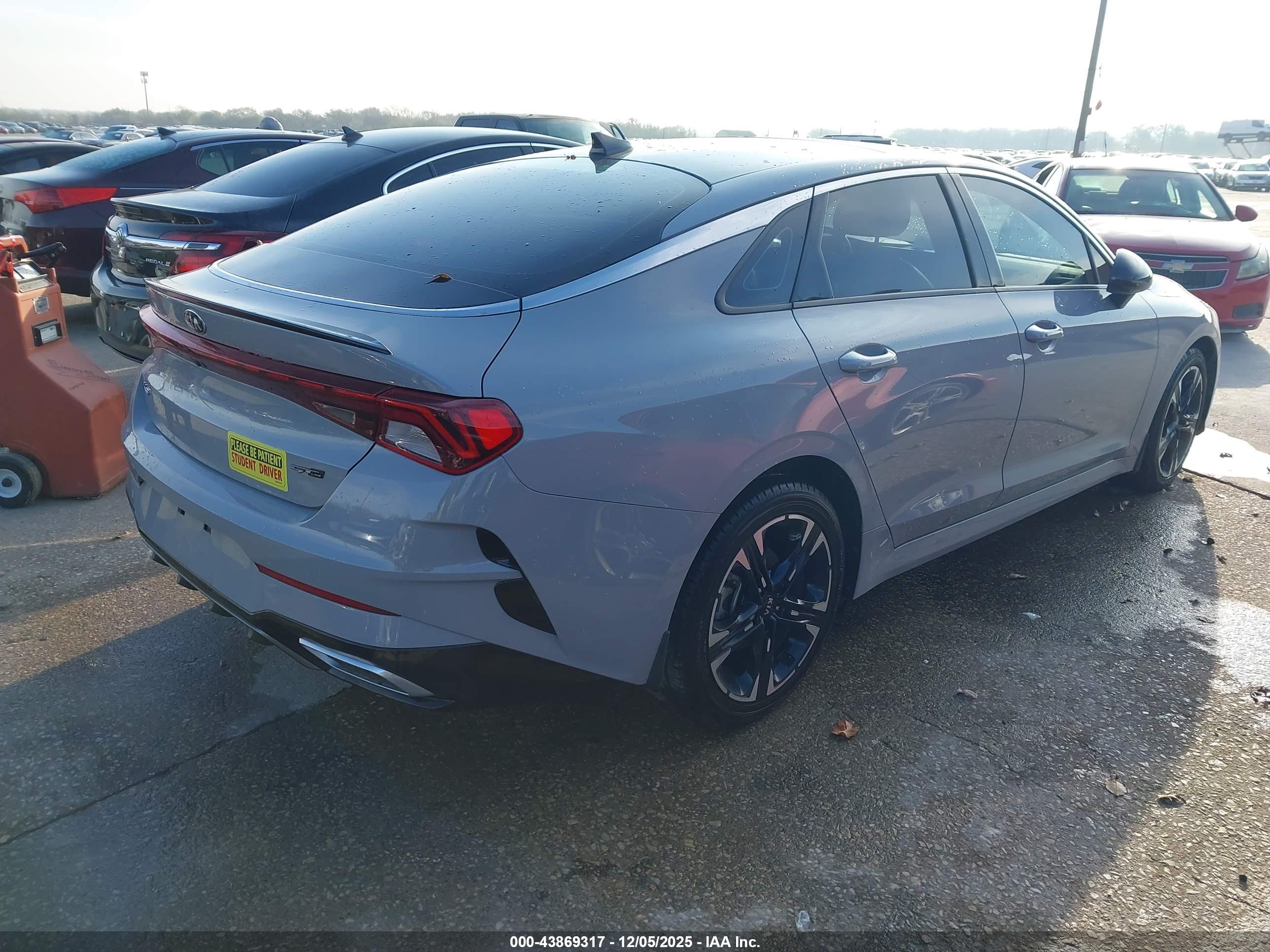 KIA K5 image 4