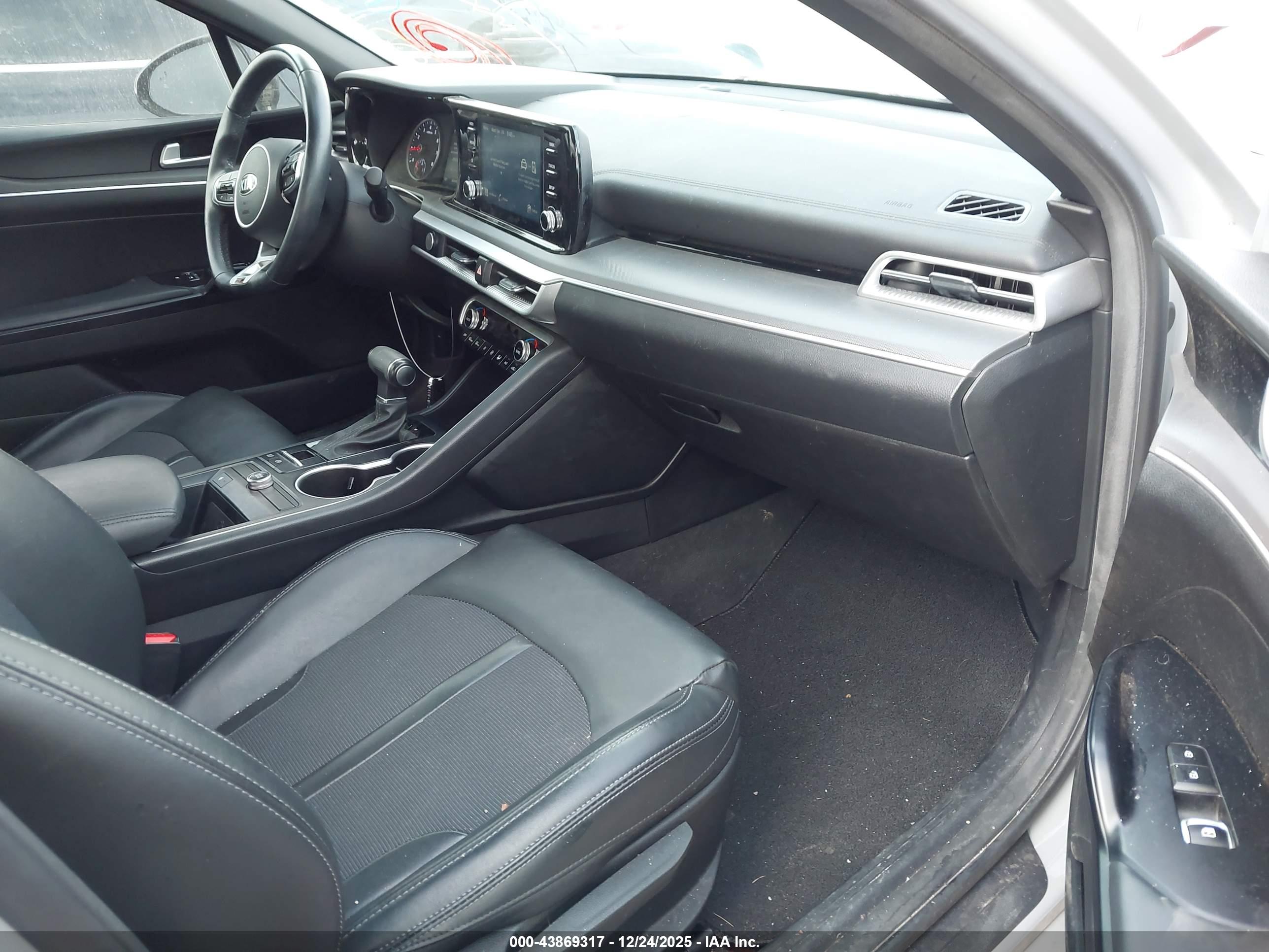 KIA K5 image 5