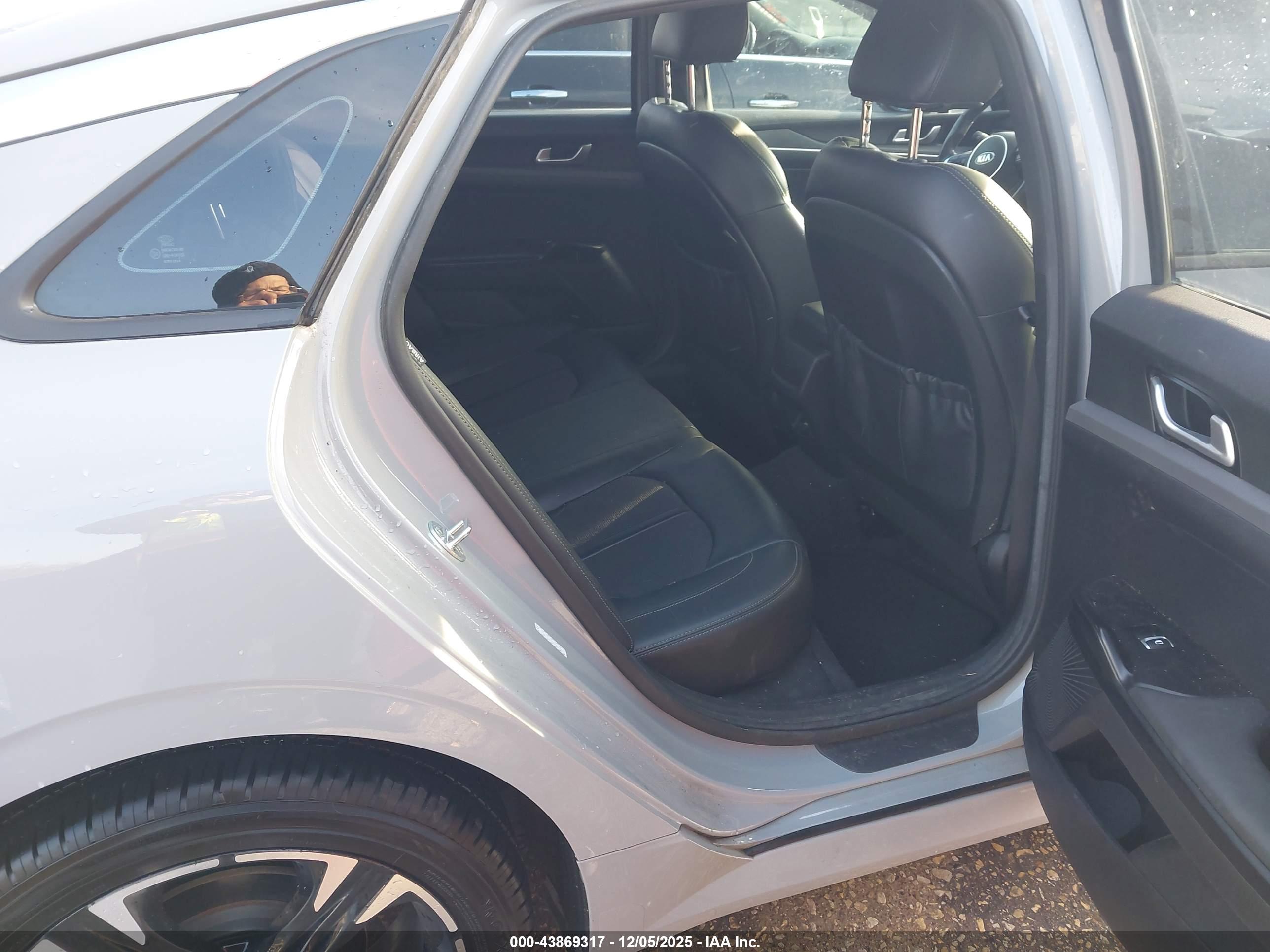 KIA K5 image 8