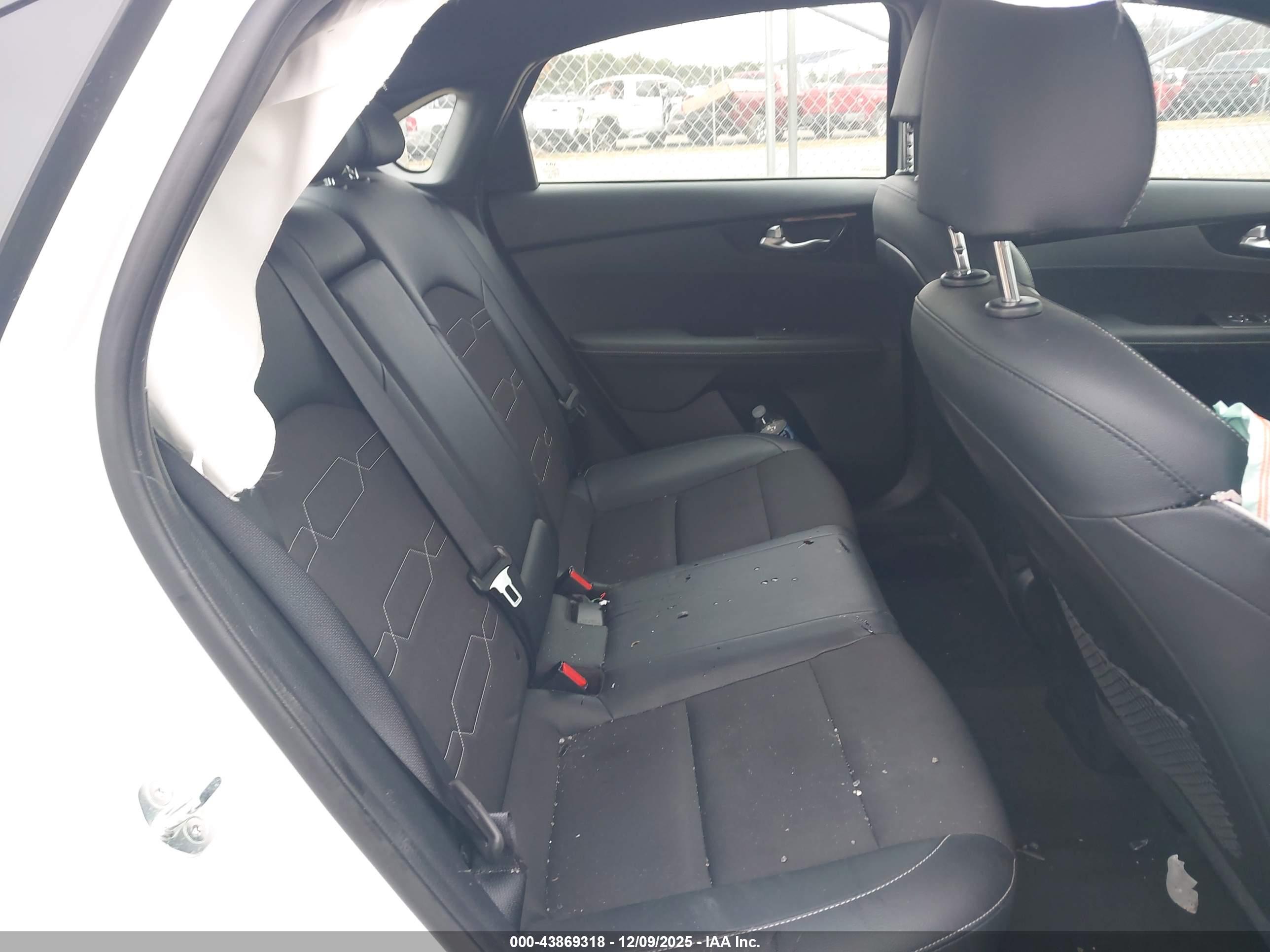 KIA FORTE image 8