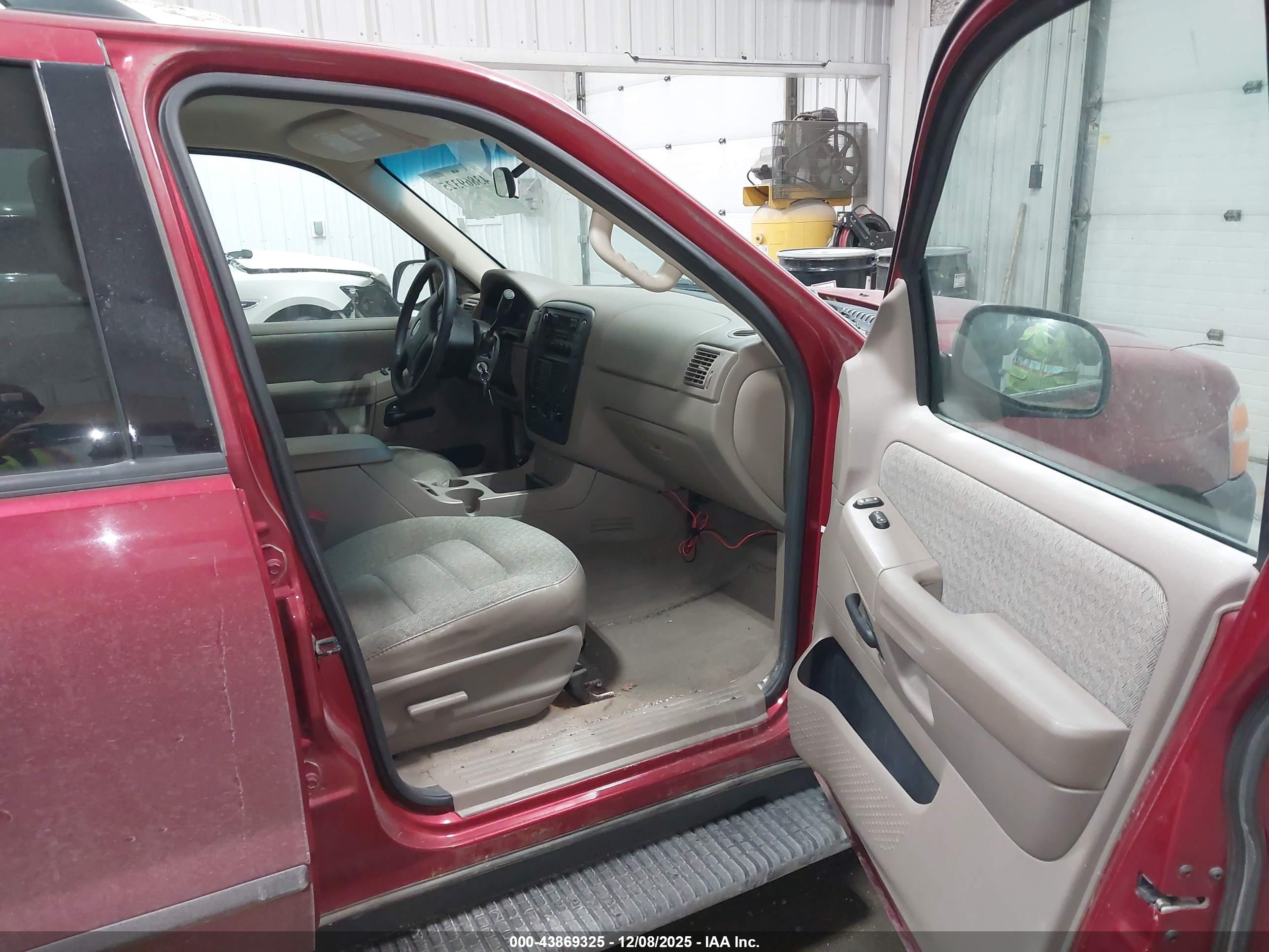 FORD EXPLORER image 5