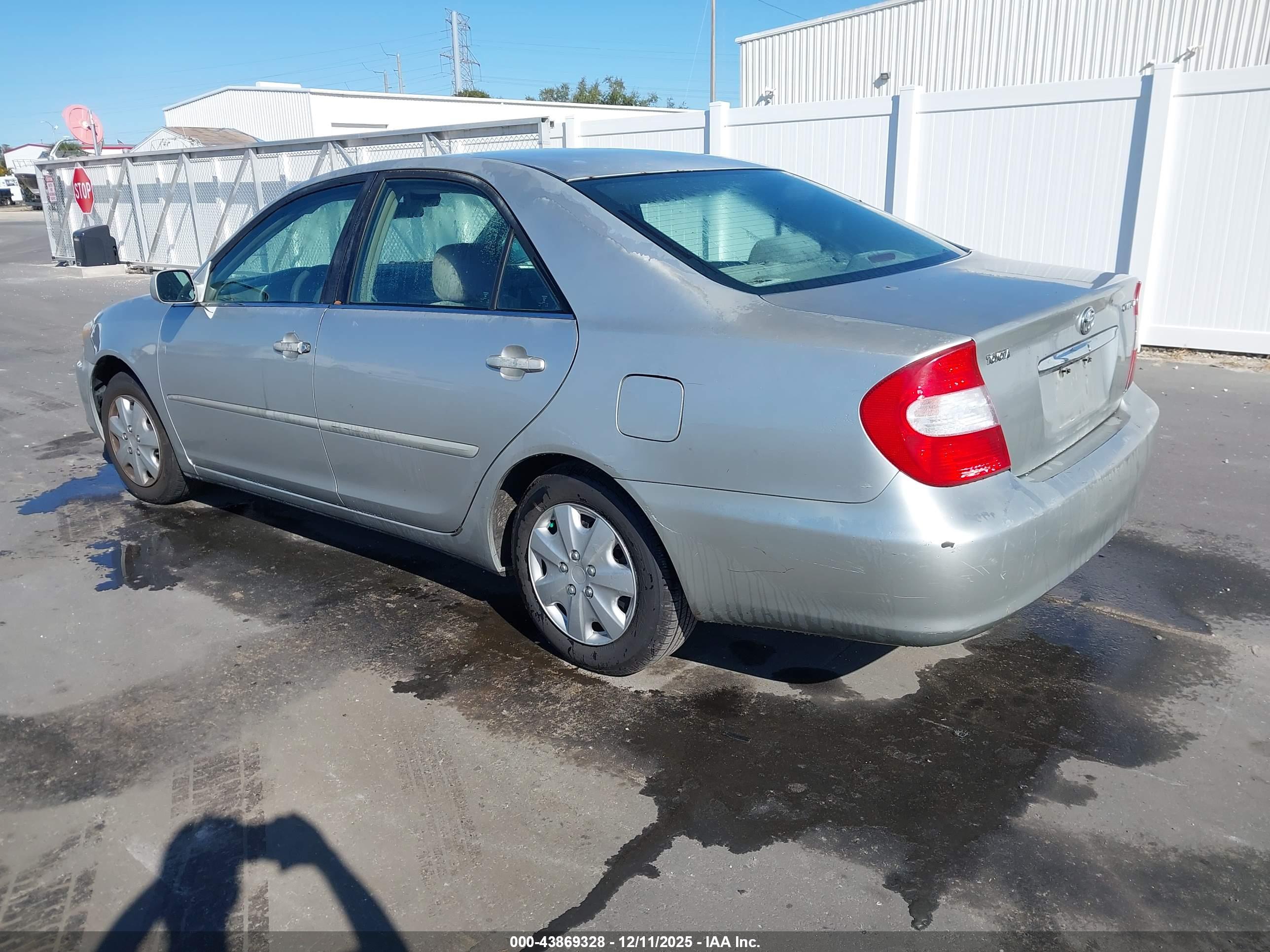 TOYOTA CAMRY image 3