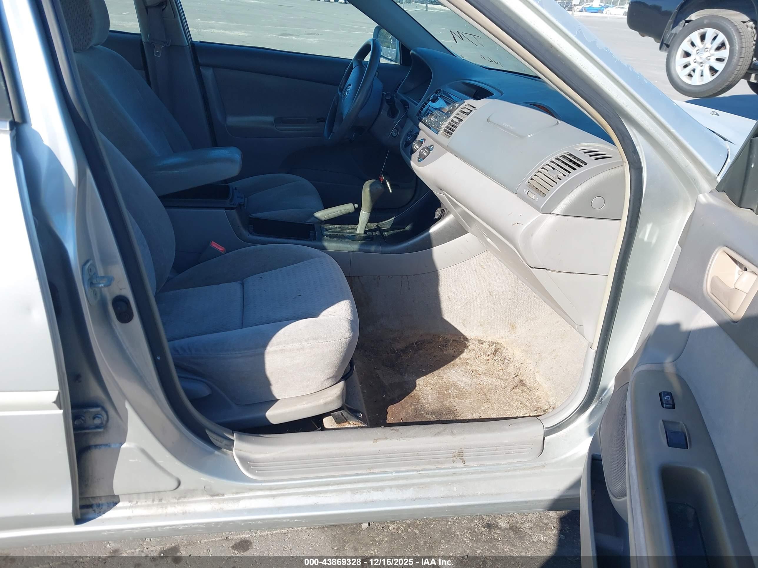 TOYOTA CAMRY image 5