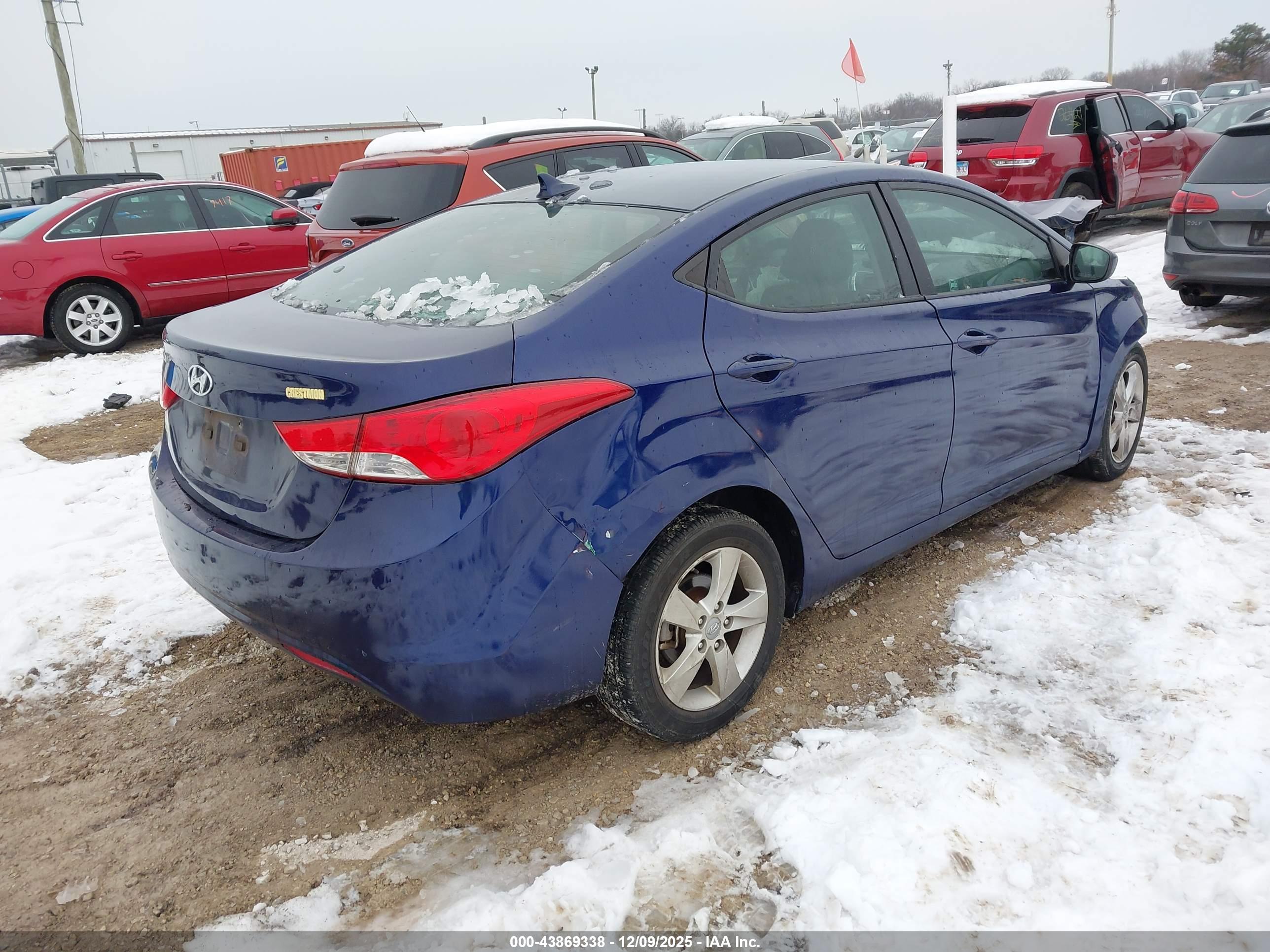 HYUNDAI ELANTRA image 4