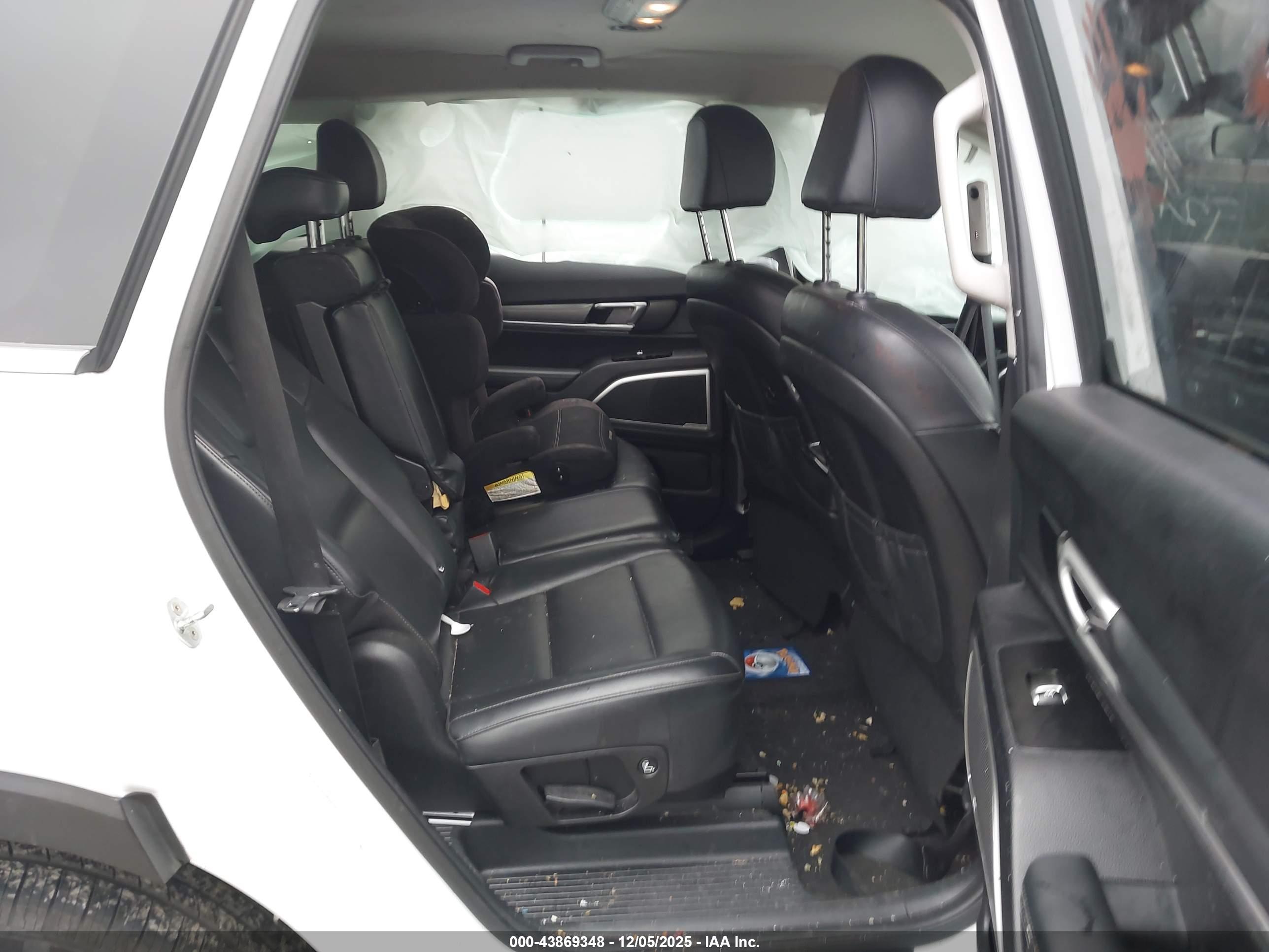 KIA TELLURIDE image 8