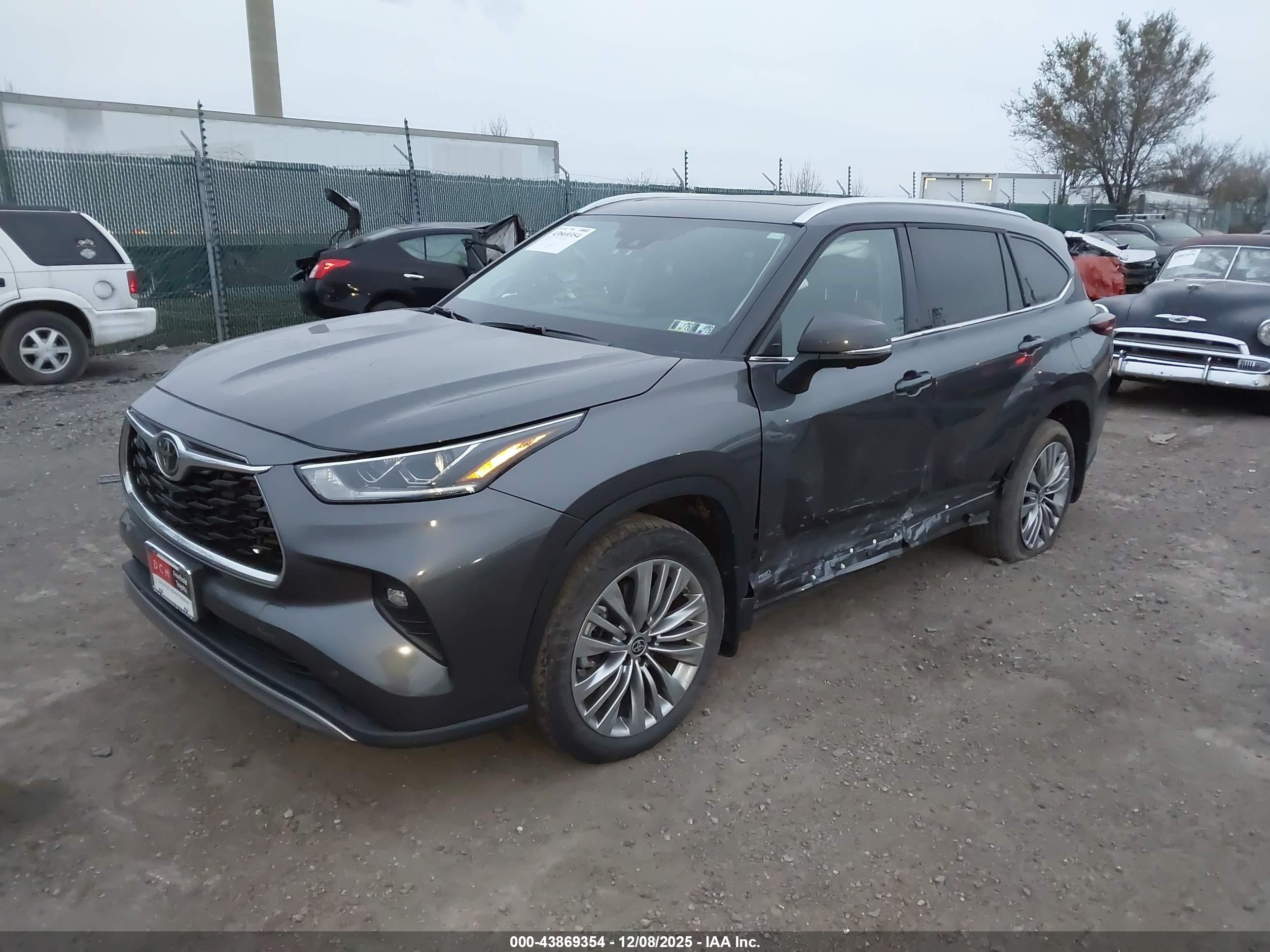 TOYOTA HIGHLANDER image 2