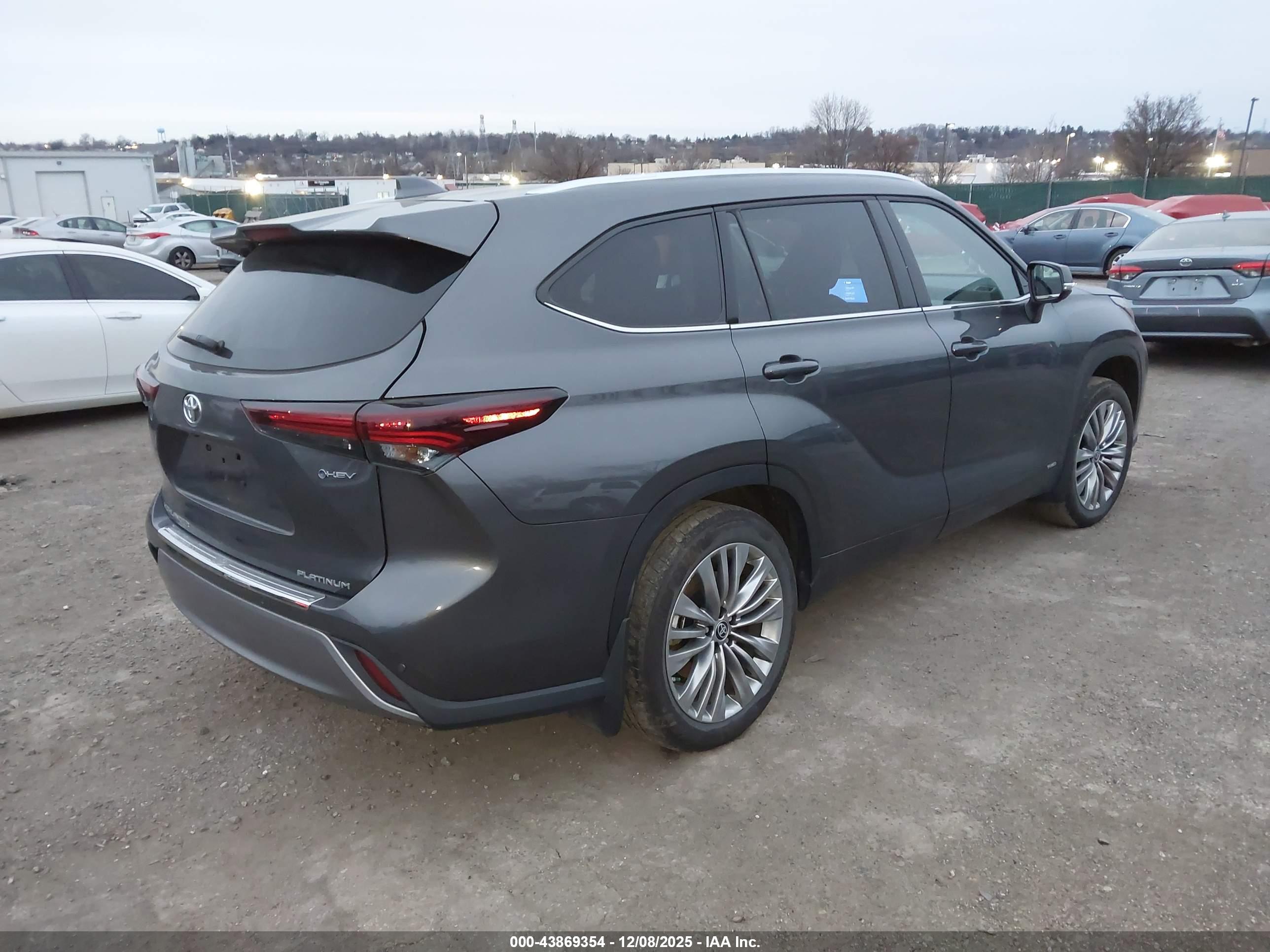 TOYOTA HIGHLANDER image 4