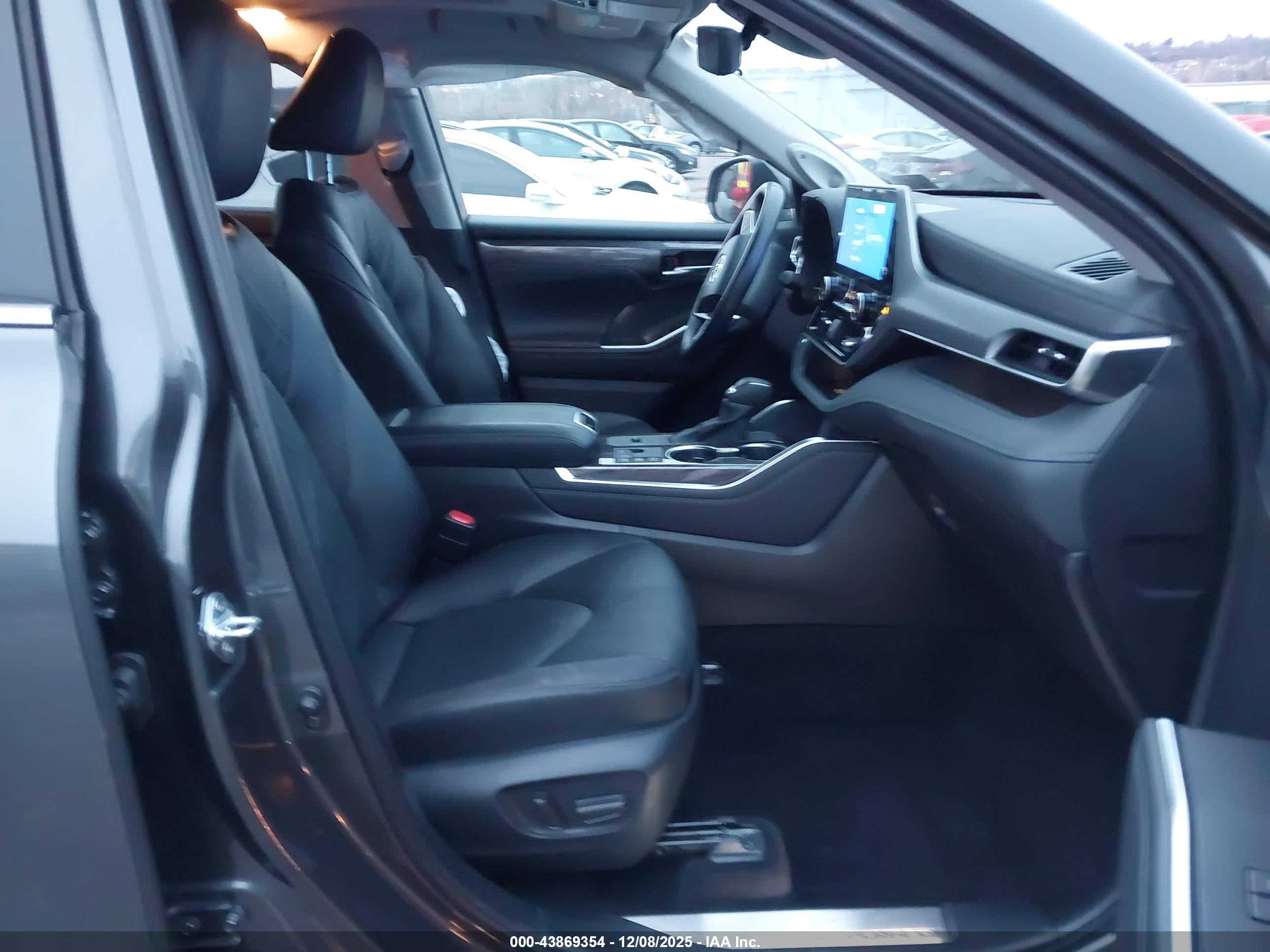TOYOTA HIGHLANDER image 5