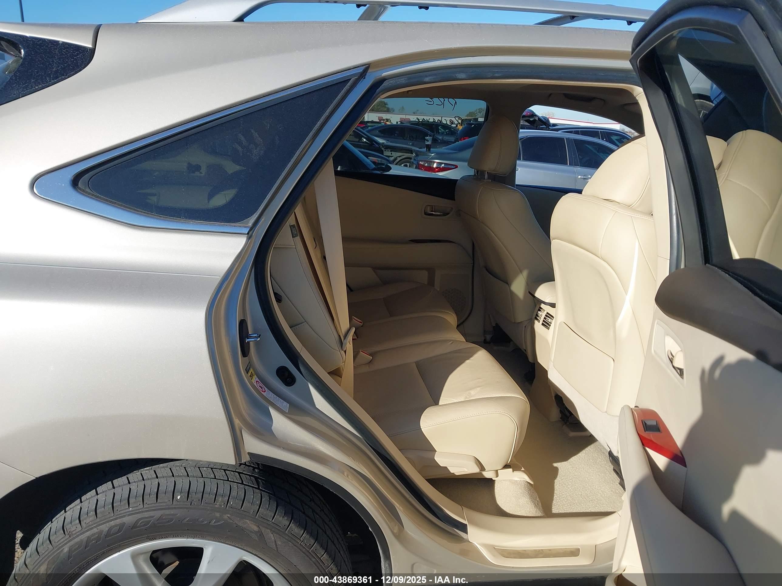 LEXUS RX image 8