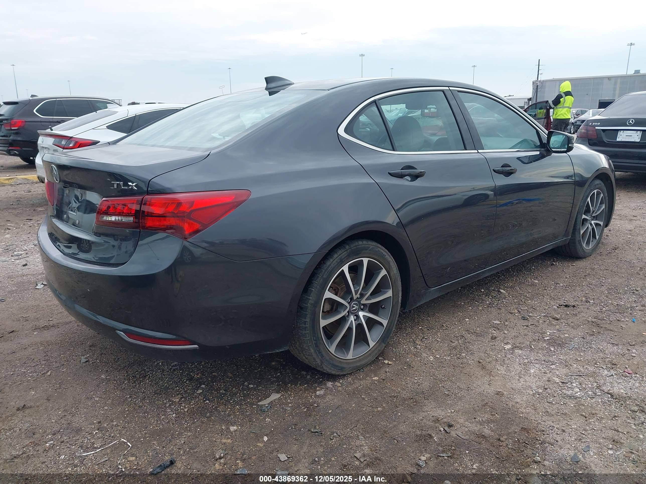 ACURA TLX image 4