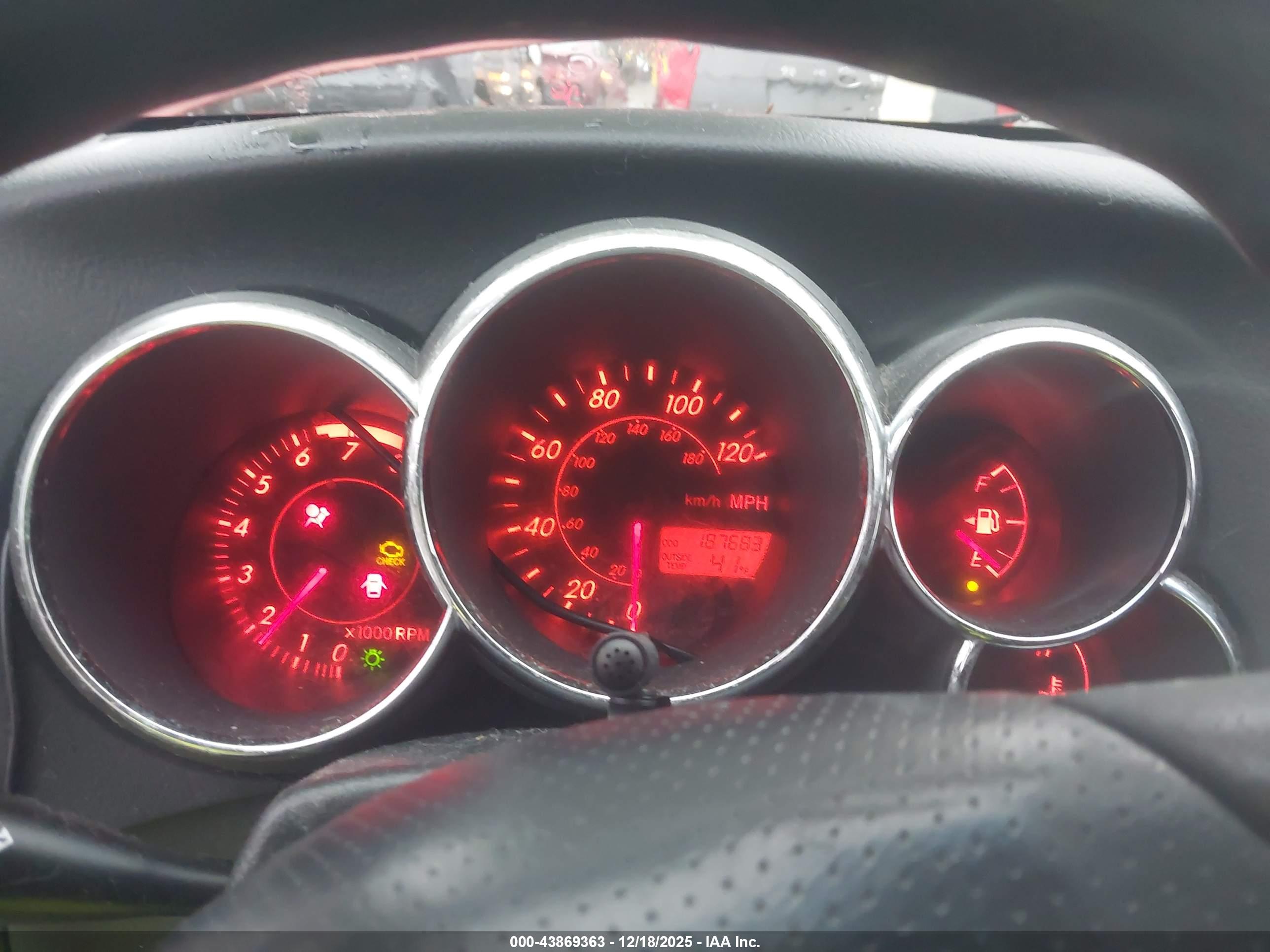PONTIAC VIBE image 7