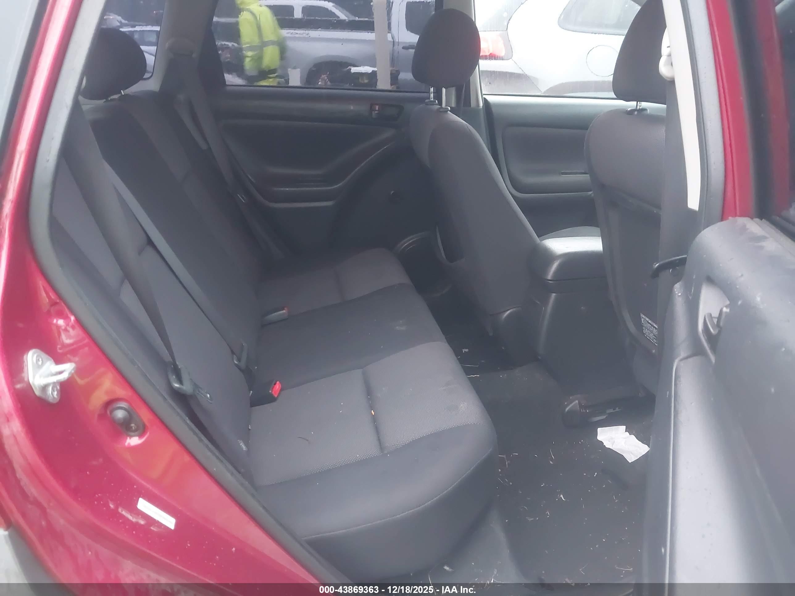 PONTIAC VIBE image 8