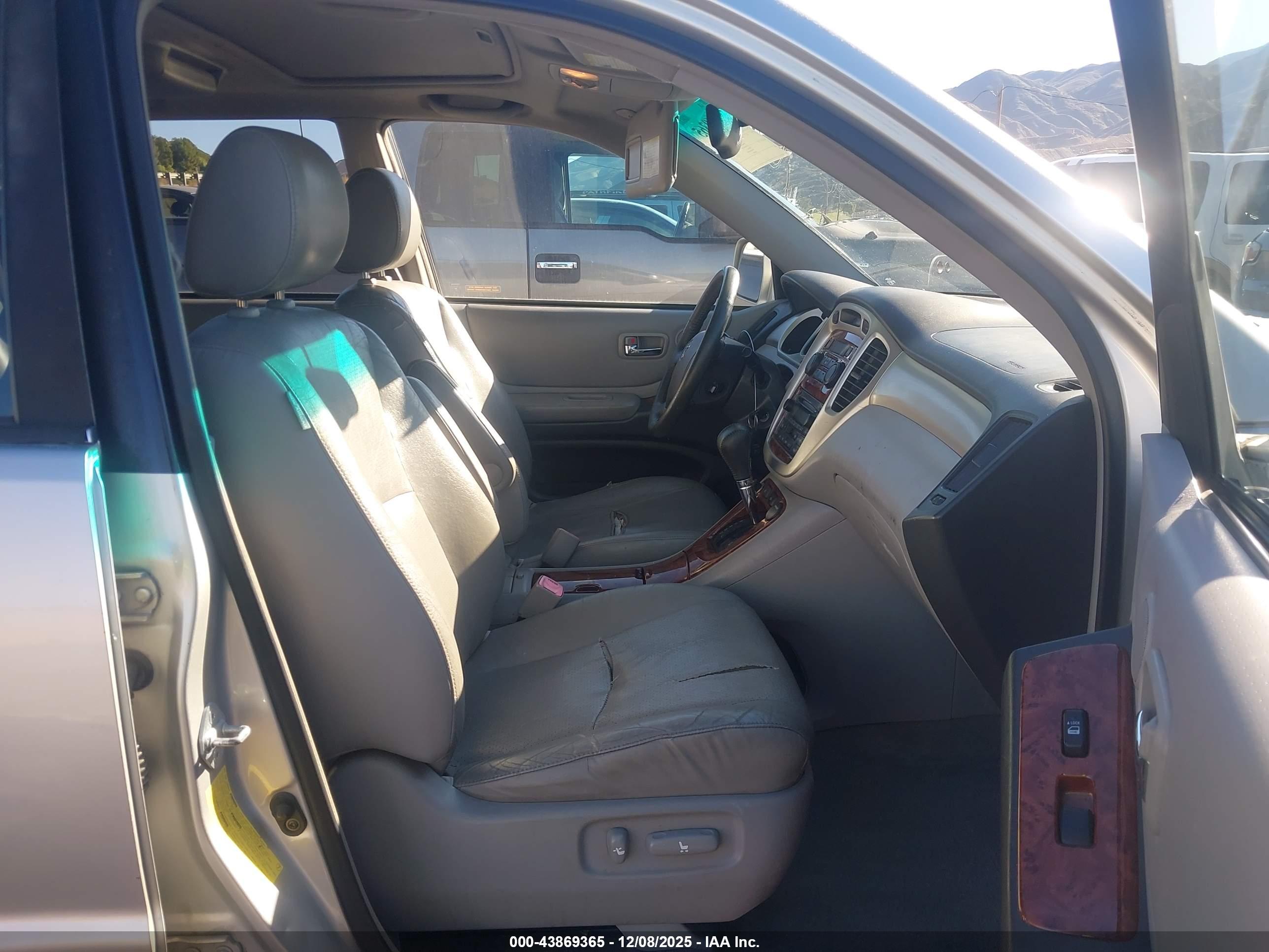 TOYOTA HIGHLANDER image 5