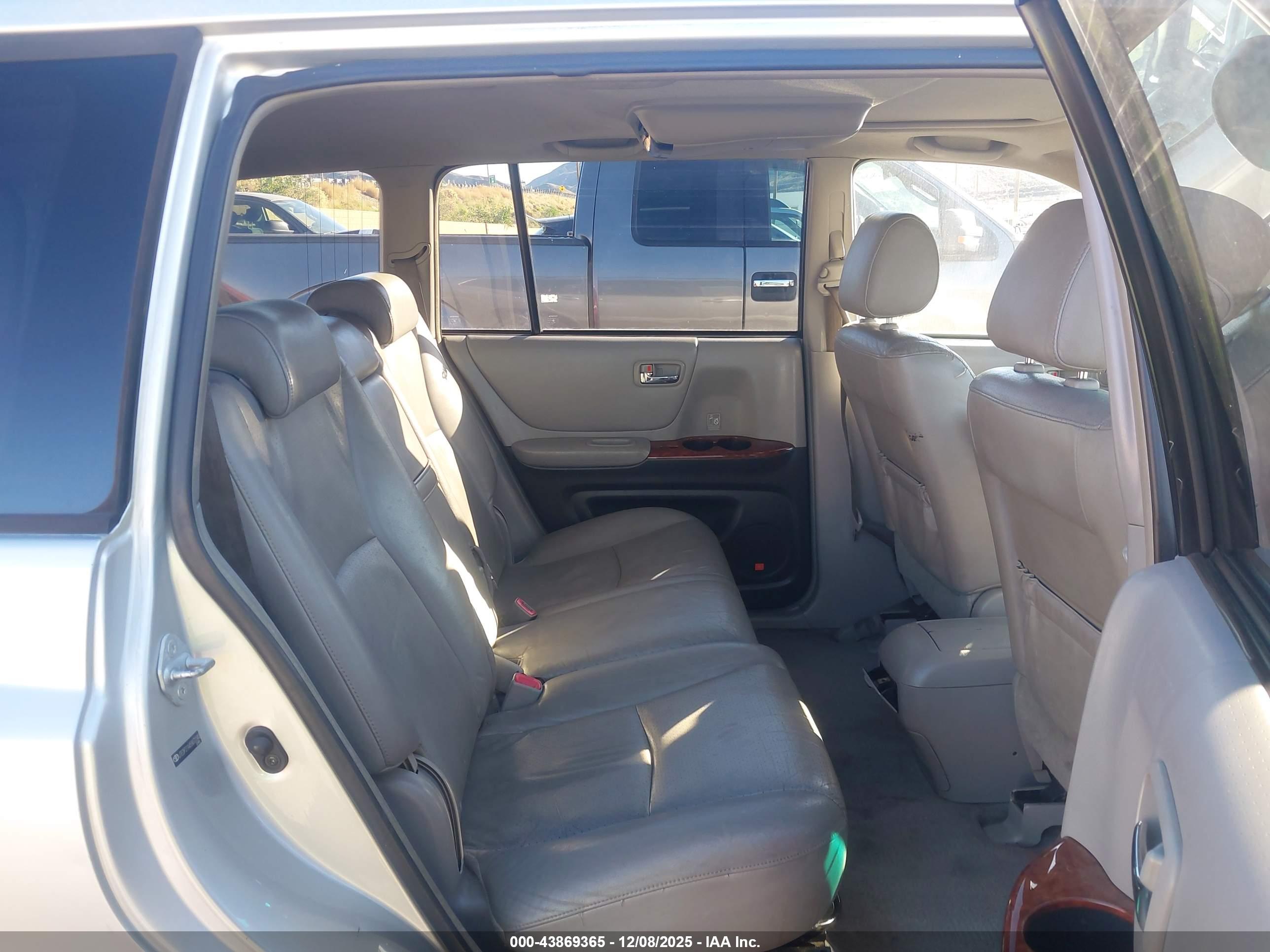 TOYOTA HIGHLANDER image 8