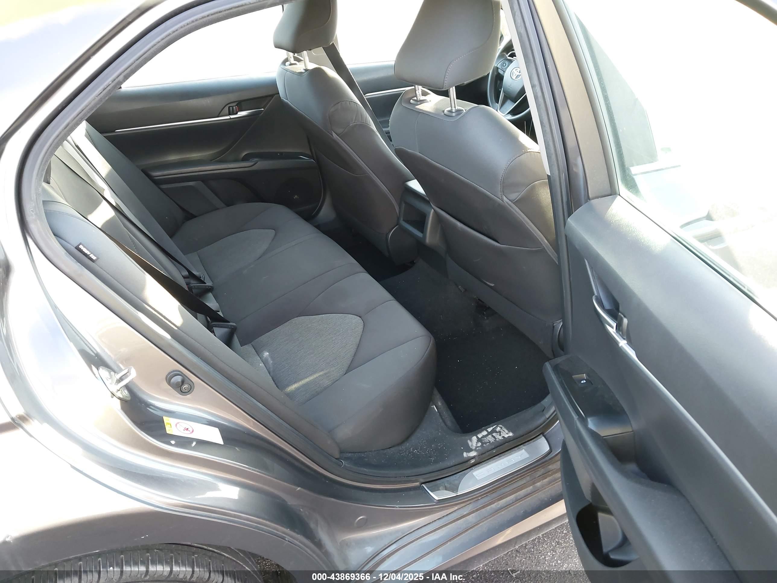 TOYOTA CAMRY image 8