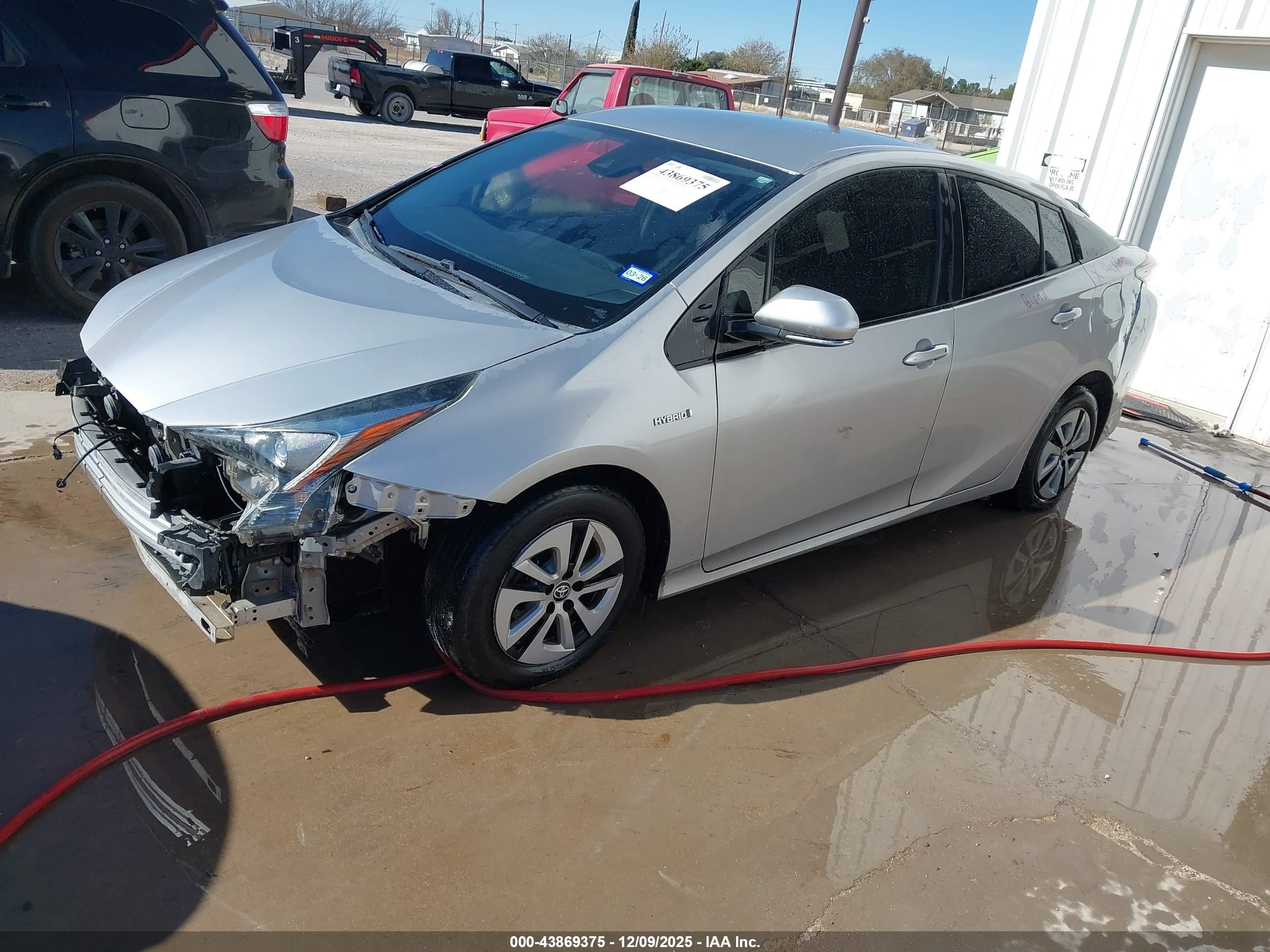 TOYOTA PRIUS image 2