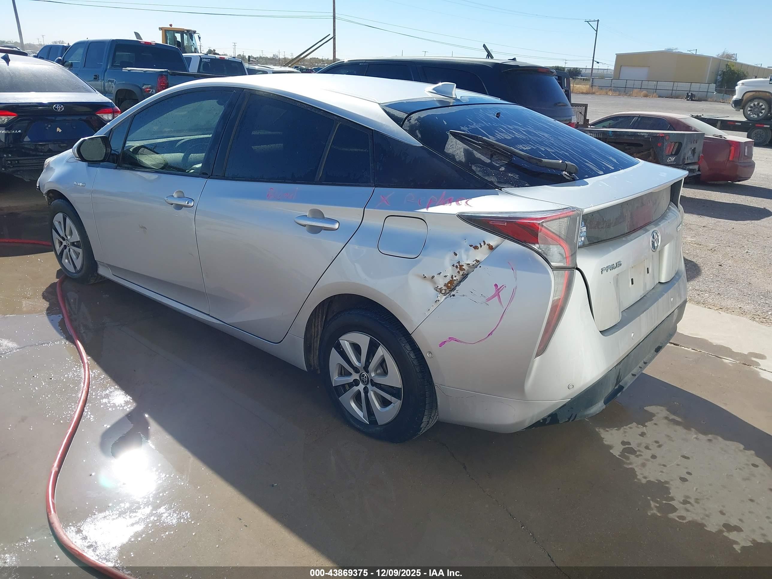 TOYOTA PRIUS image 3