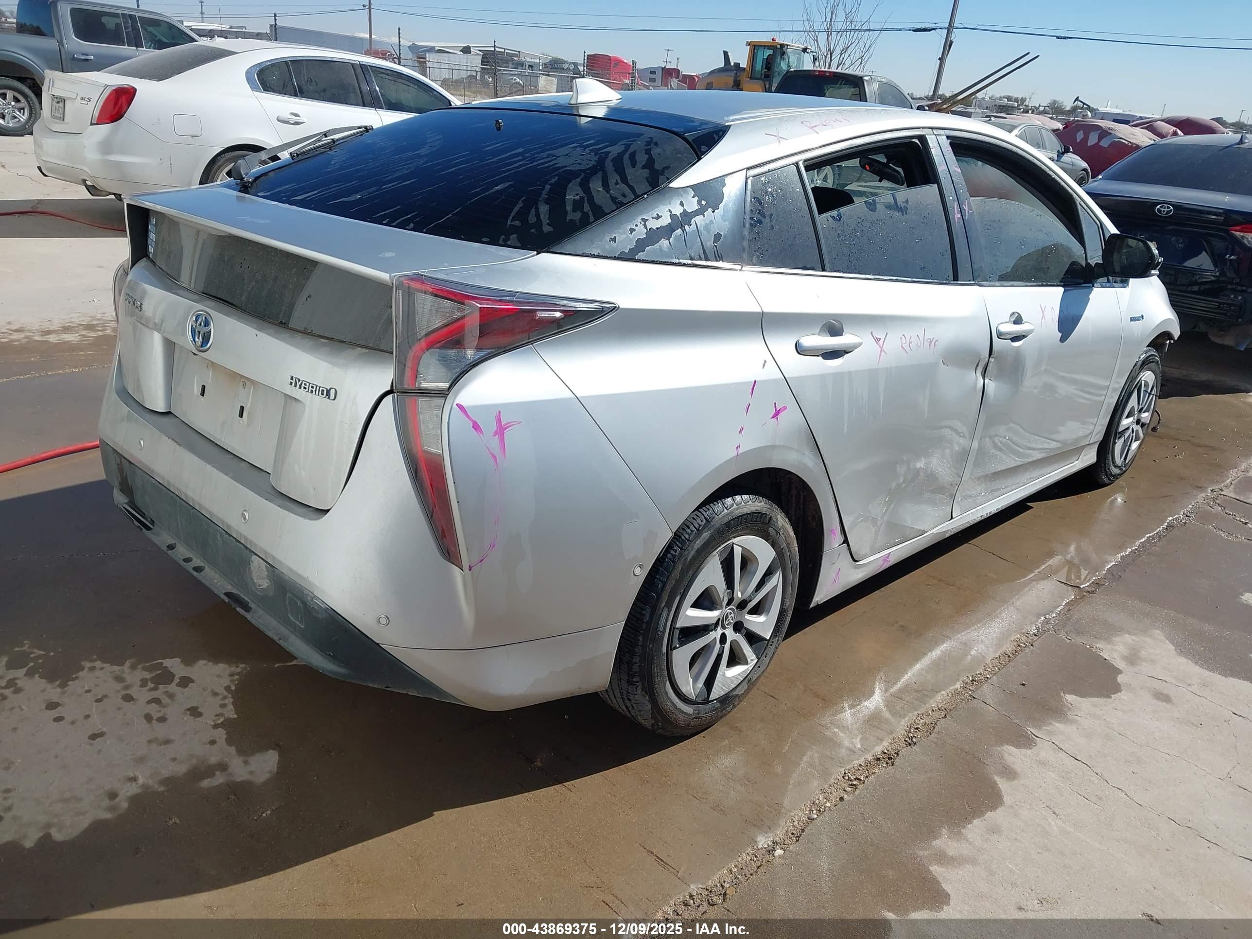 TOYOTA PRIUS image 4