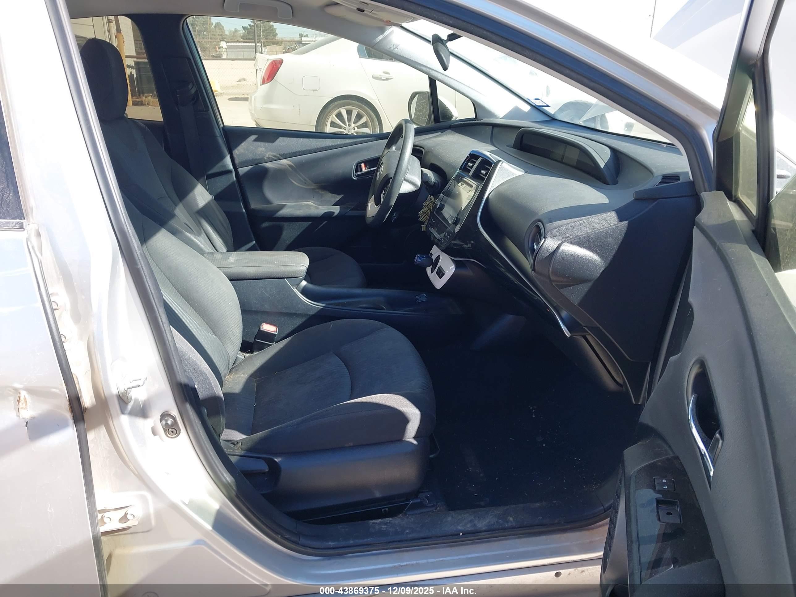 TOYOTA PRIUS image 5