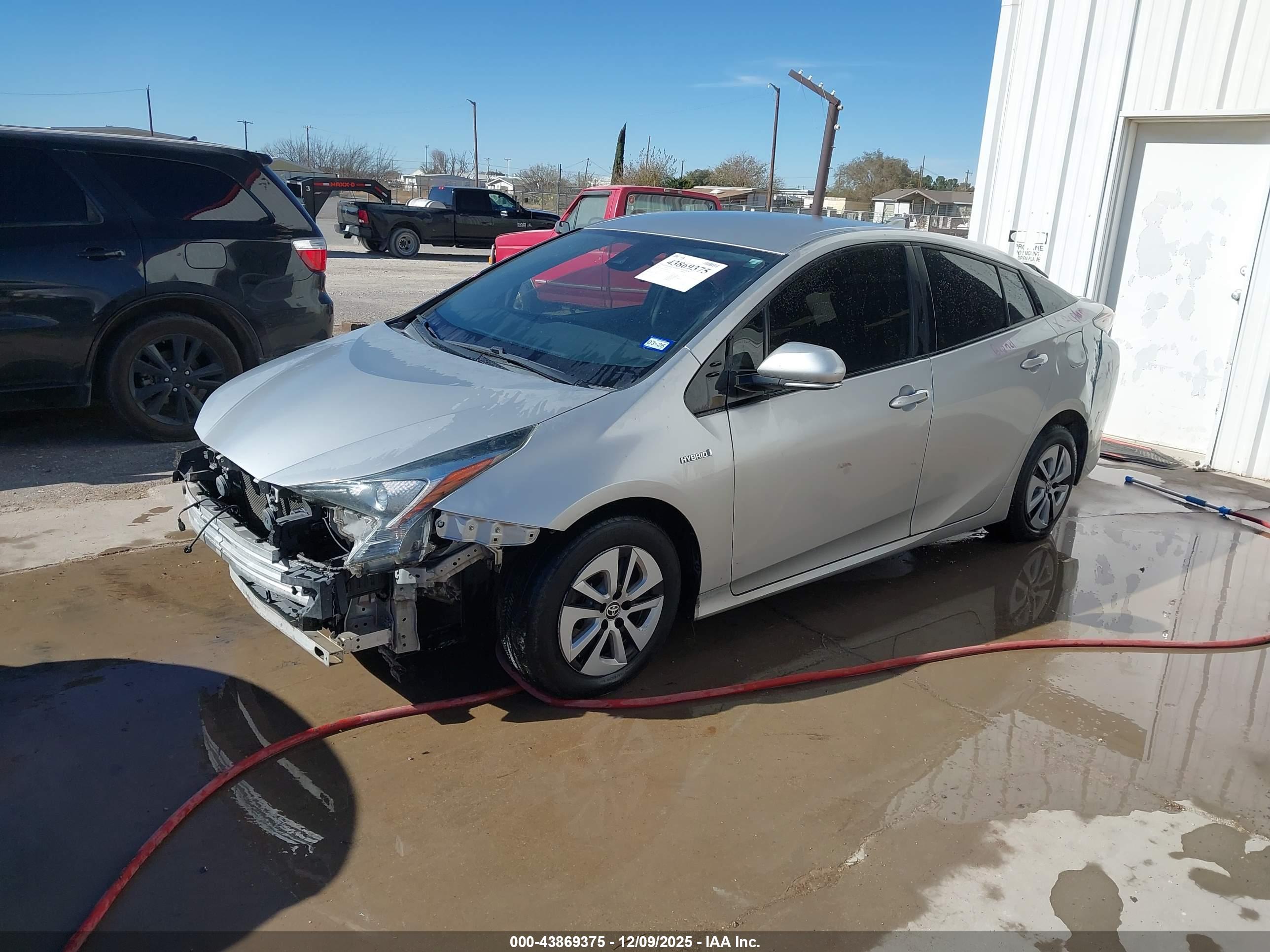 TOYOTA PRIUS image 6
