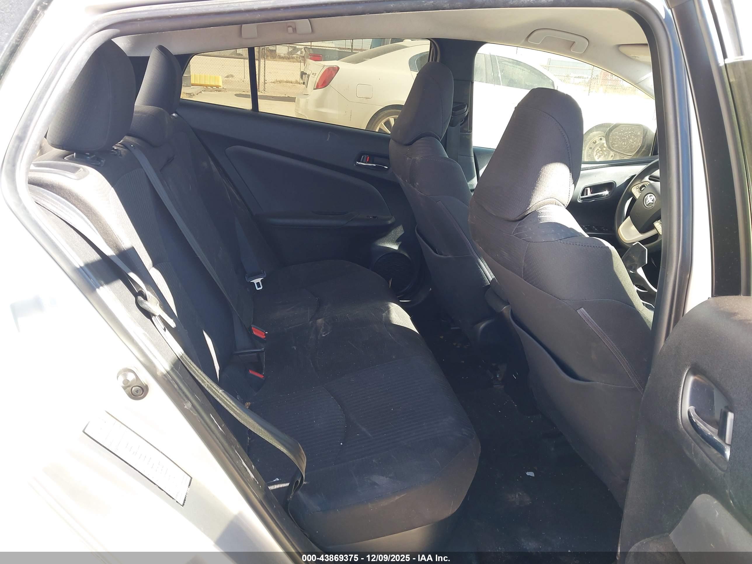 TOYOTA PRIUS image 8