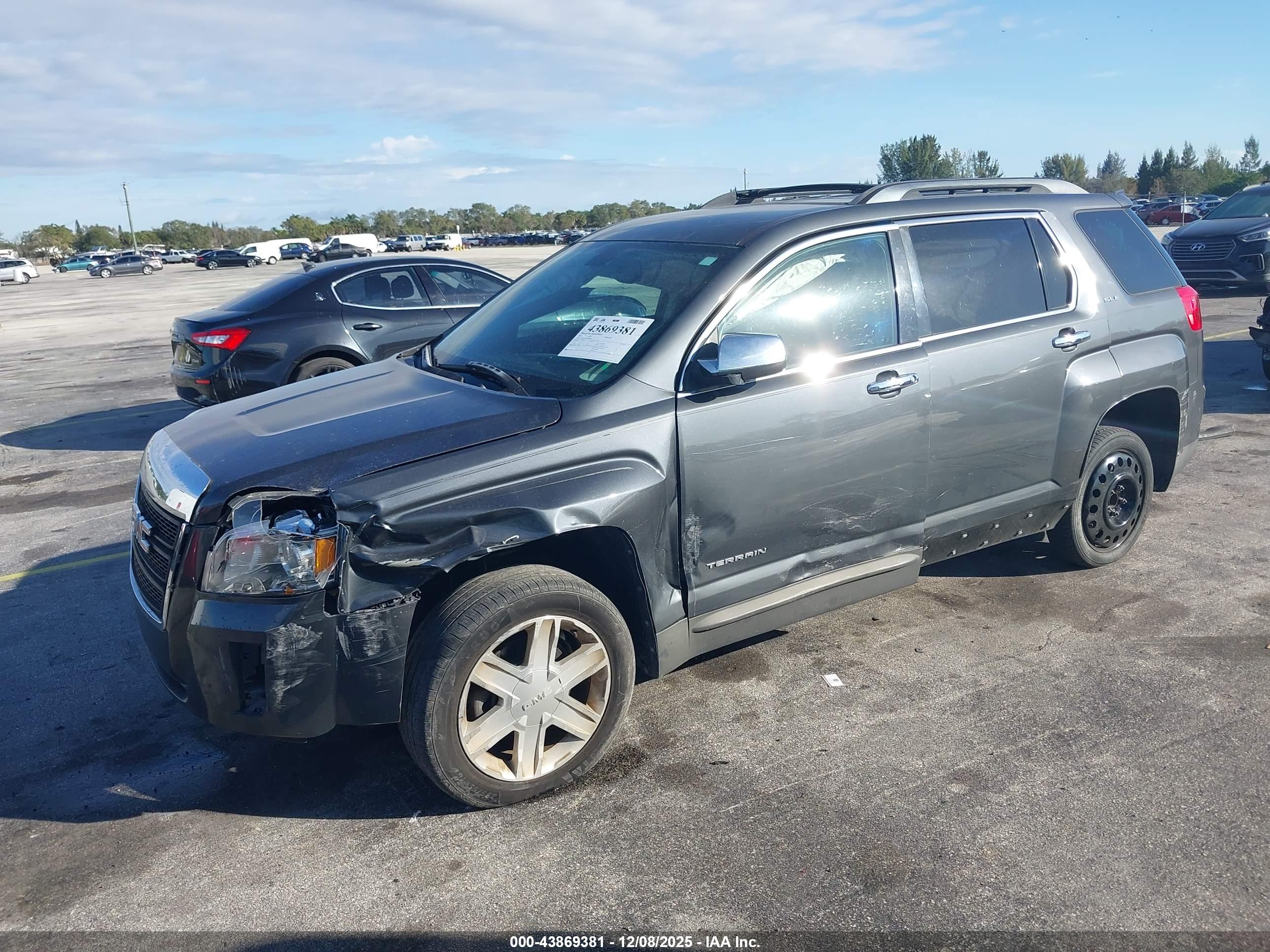 GMC TERRAIN image 2