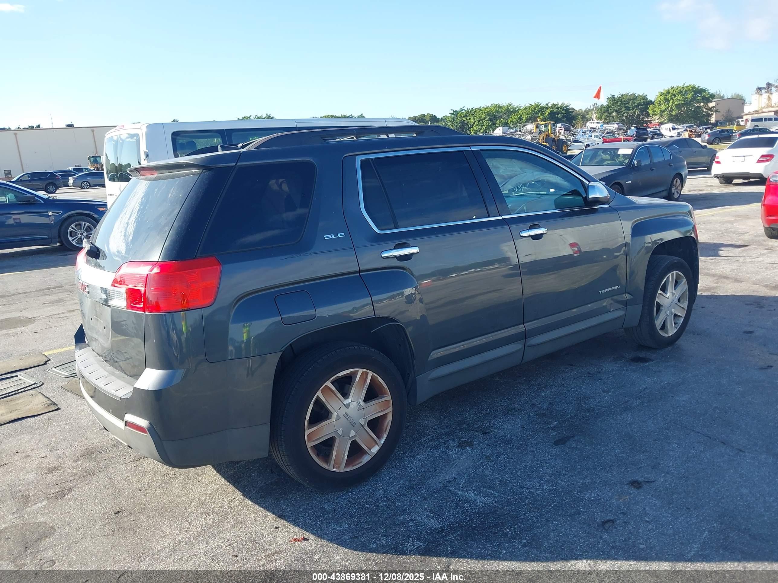 GMC TERRAIN image 4