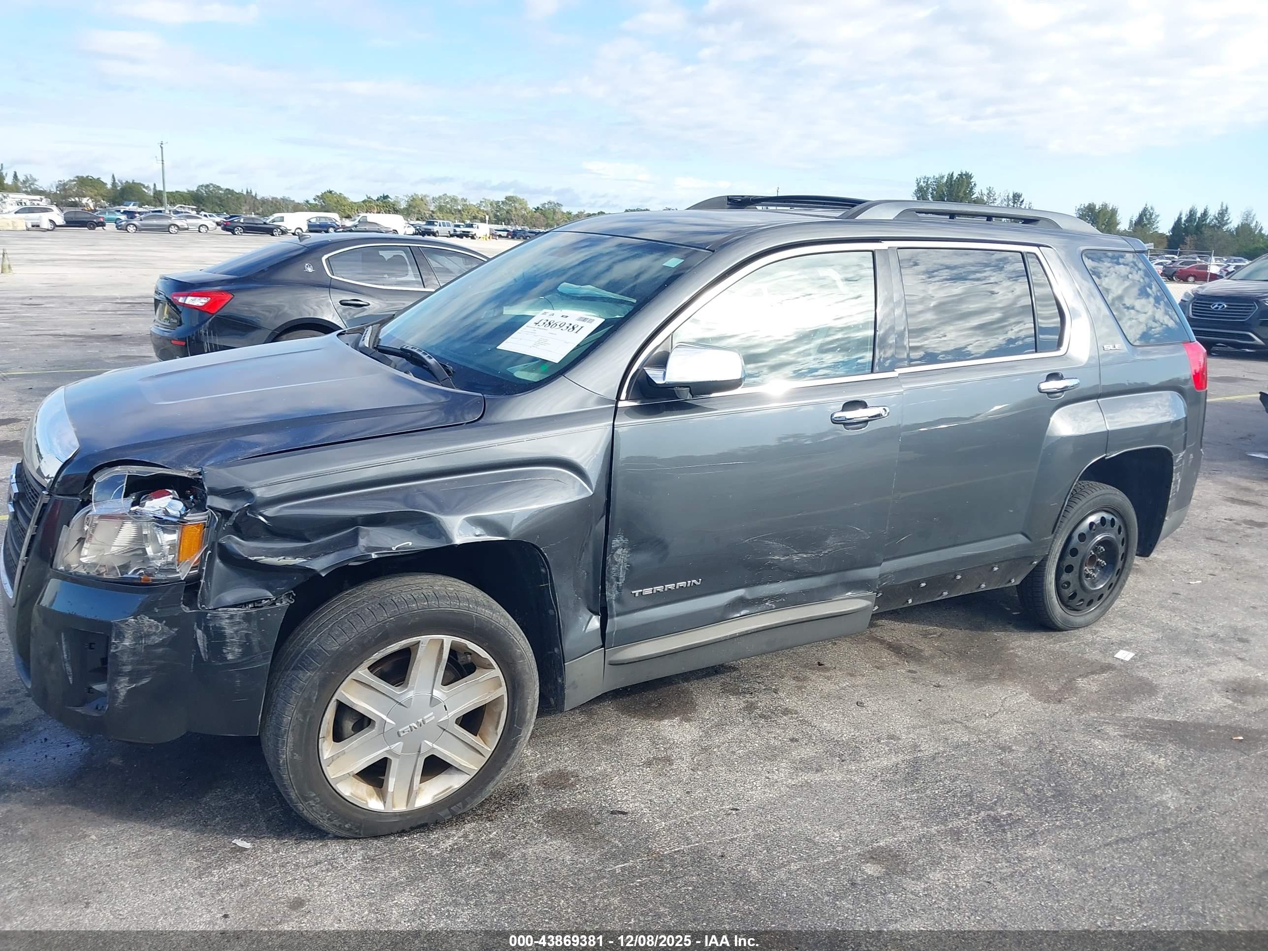 GMC TERRAIN image 6