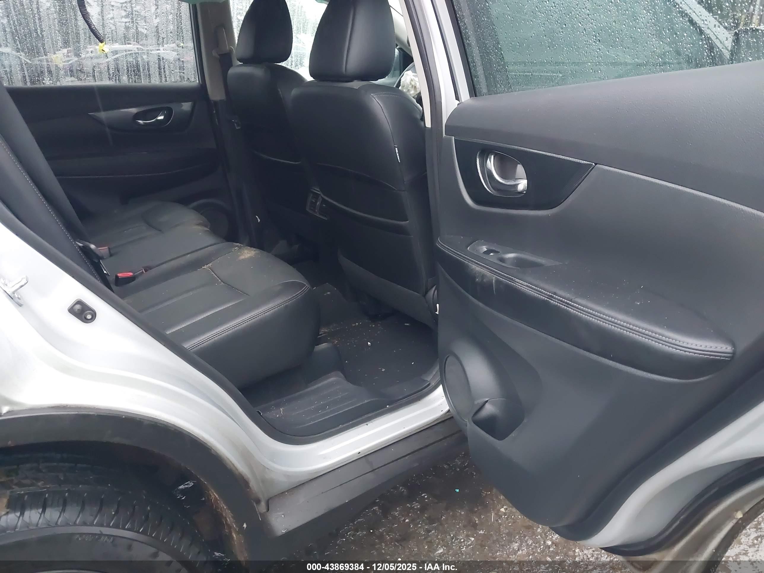 NISSAN ROGUE image 8