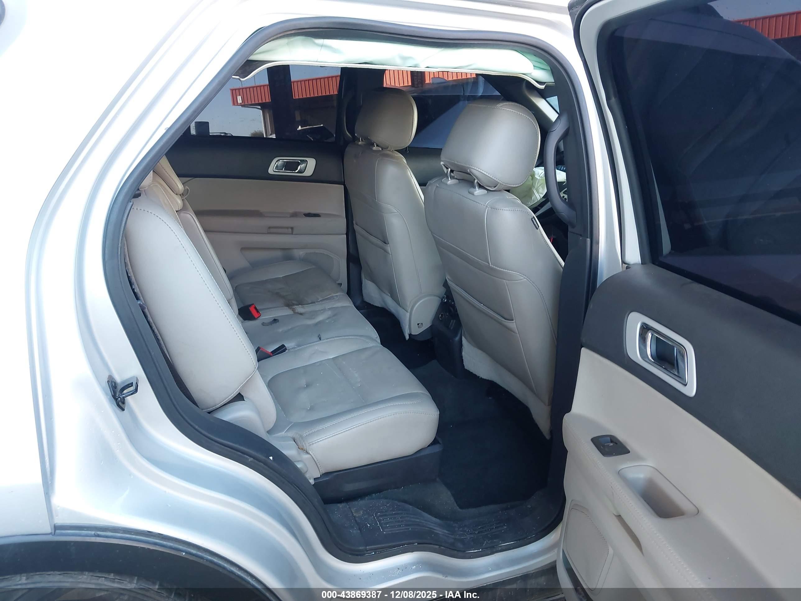 FORD EXPLORER image 8