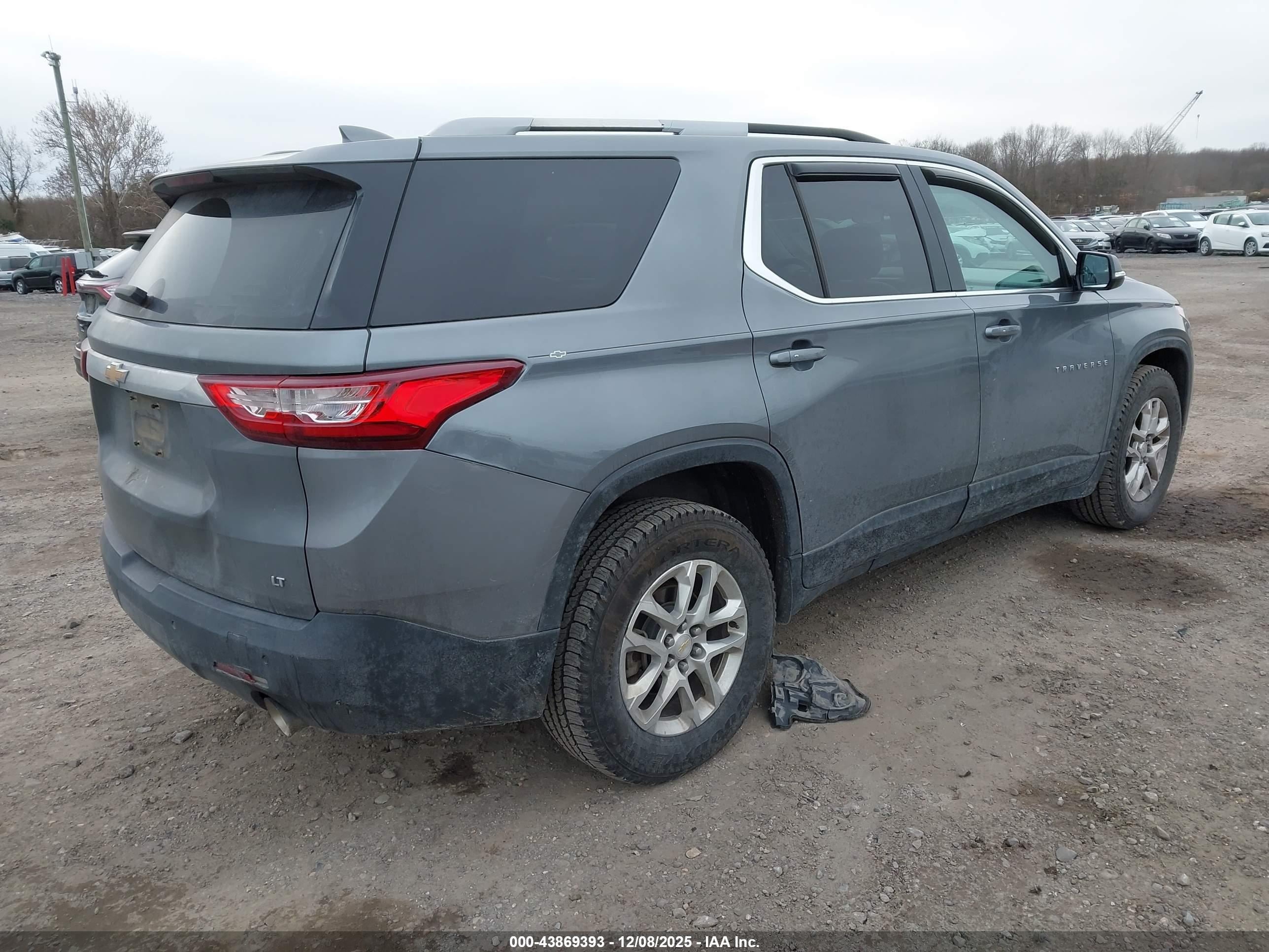CHEVROLET TRAVERSE image 4