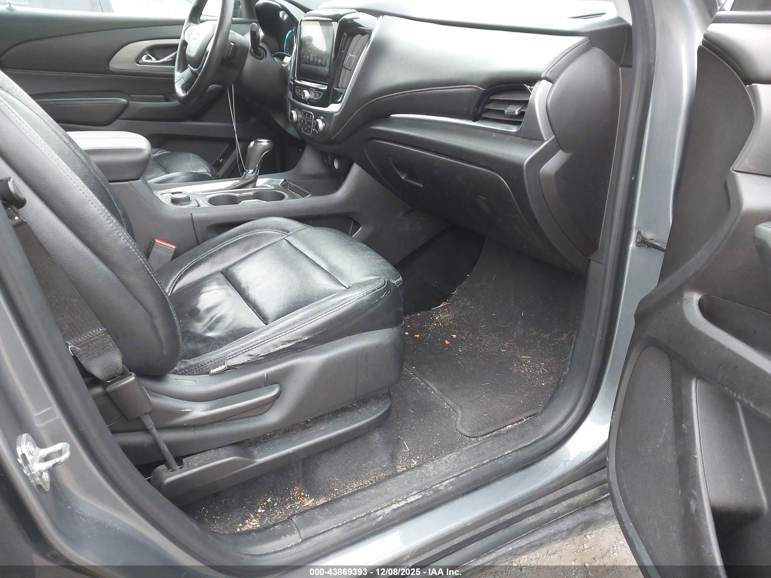 CHEVROLET TRAVERSE image 5