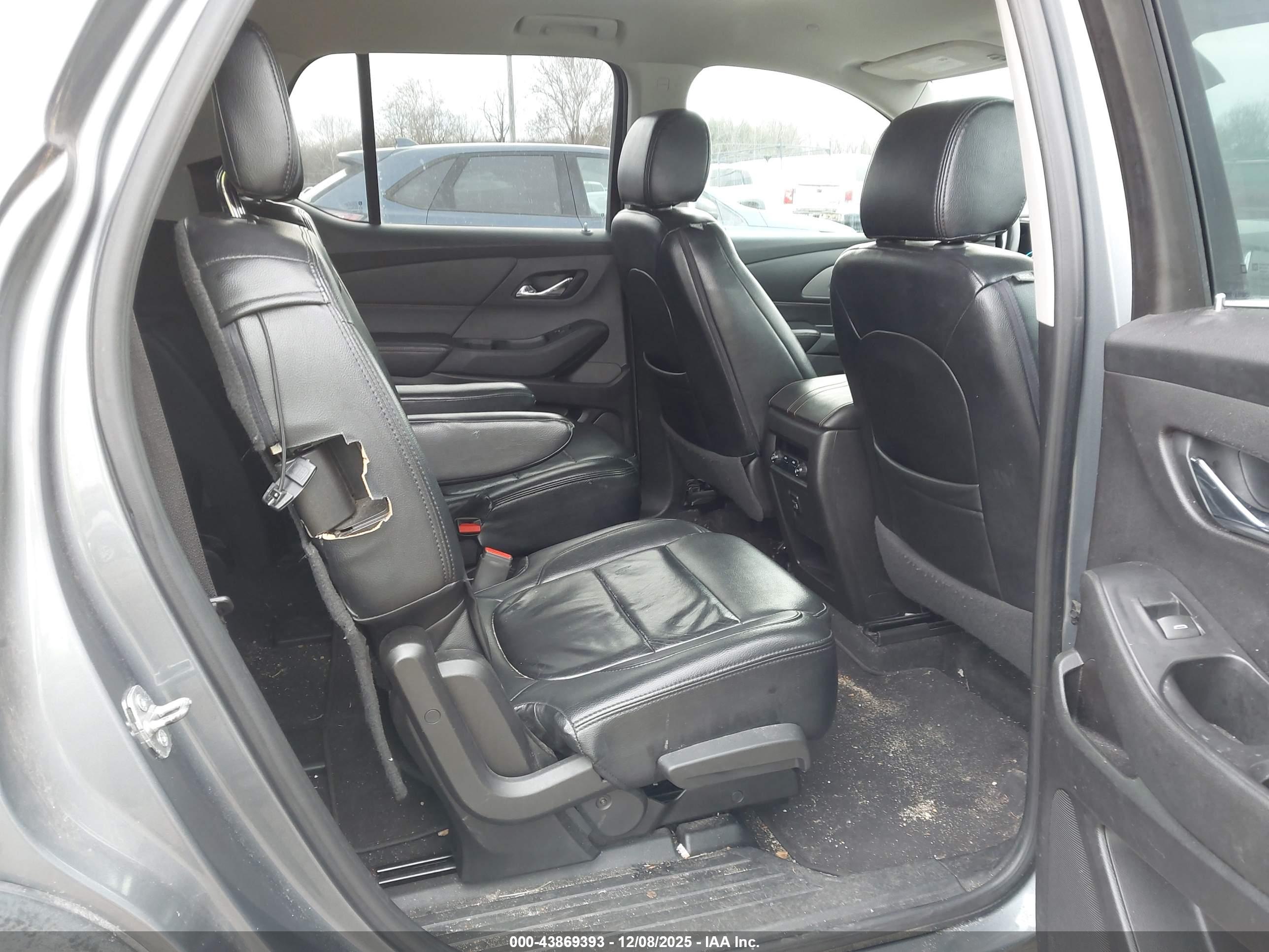 CHEVROLET TRAVERSE image 8