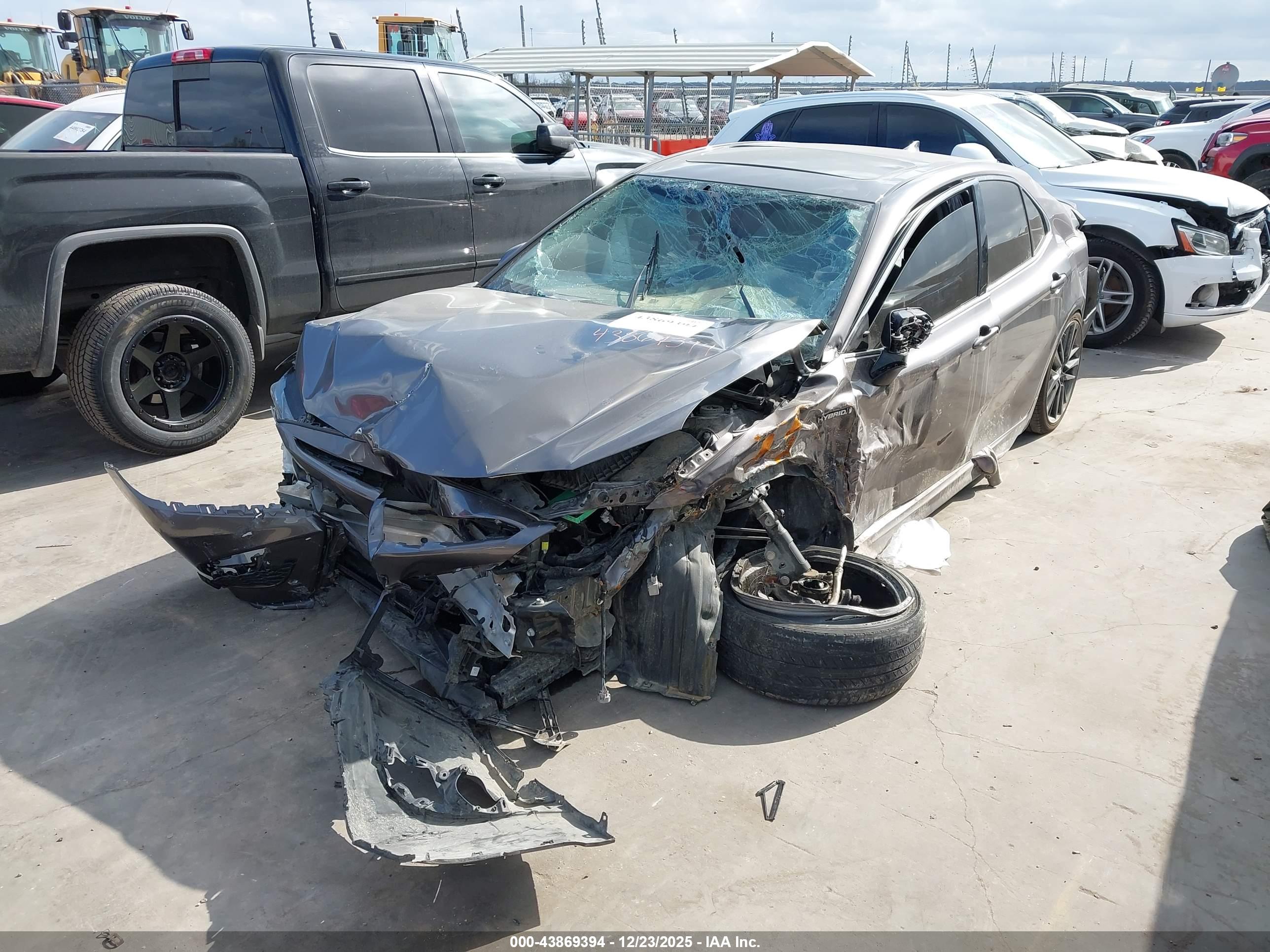 TOYOTA CAMRY image 2